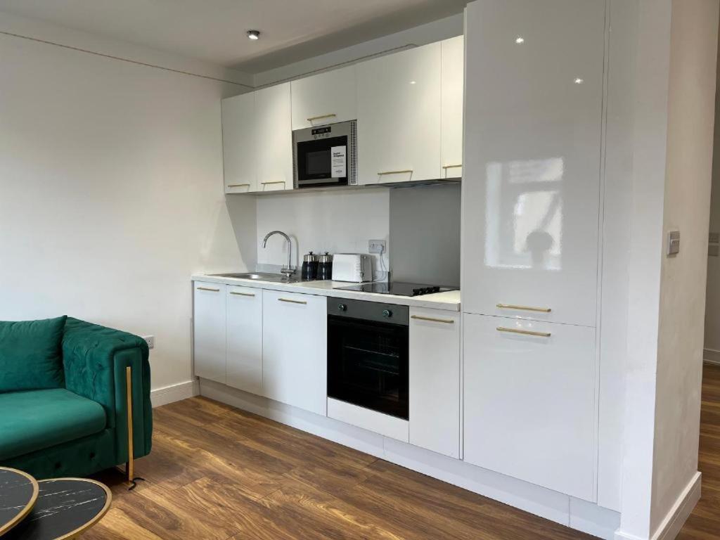 Deluxe One-Bedroom Apartment with City View - Photo 14