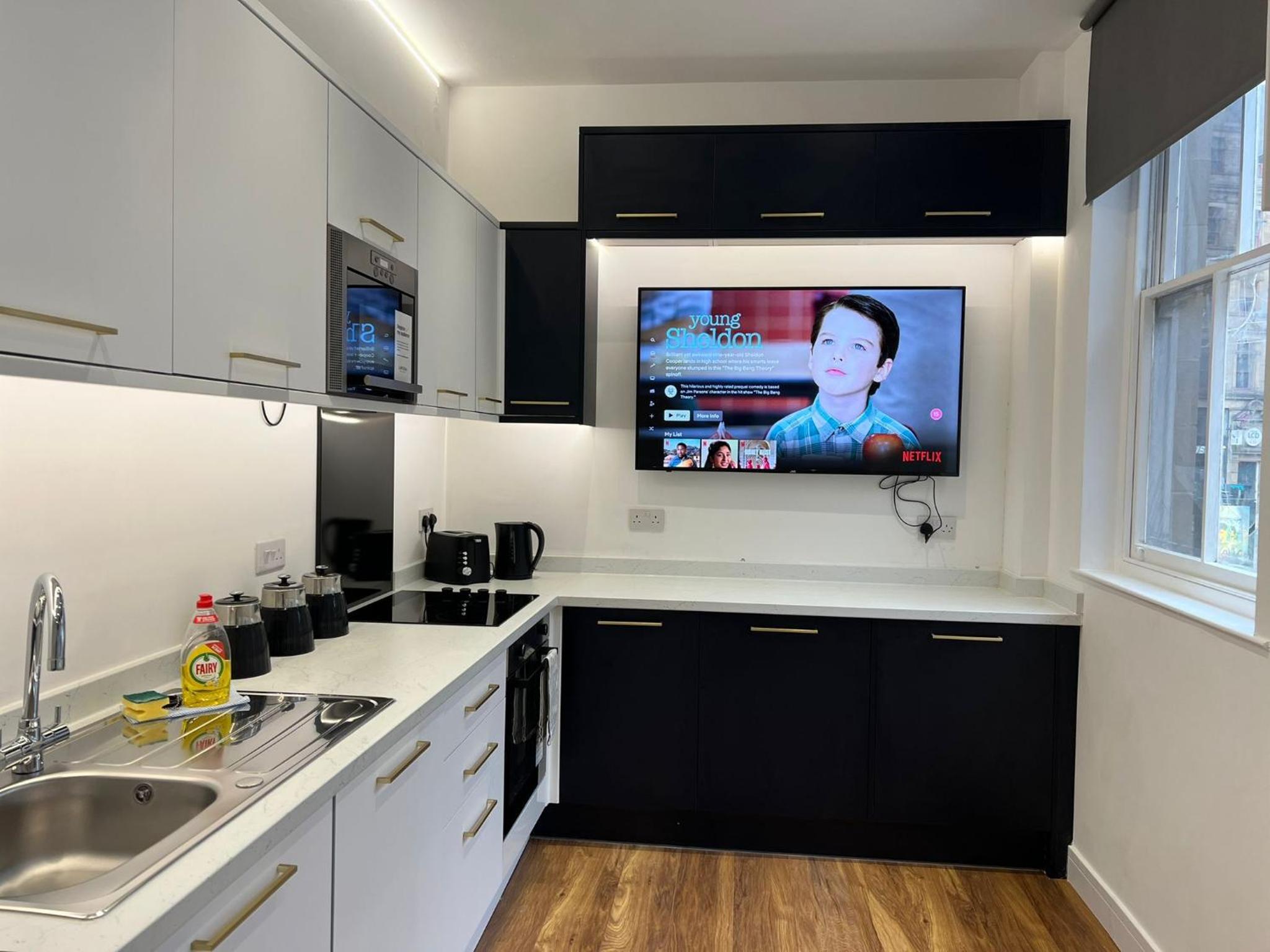One-Bedroom Superior Apartment - Photo 3