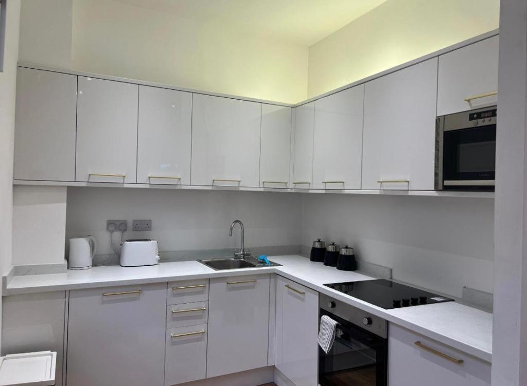 Apartment with Shower - Photo 7