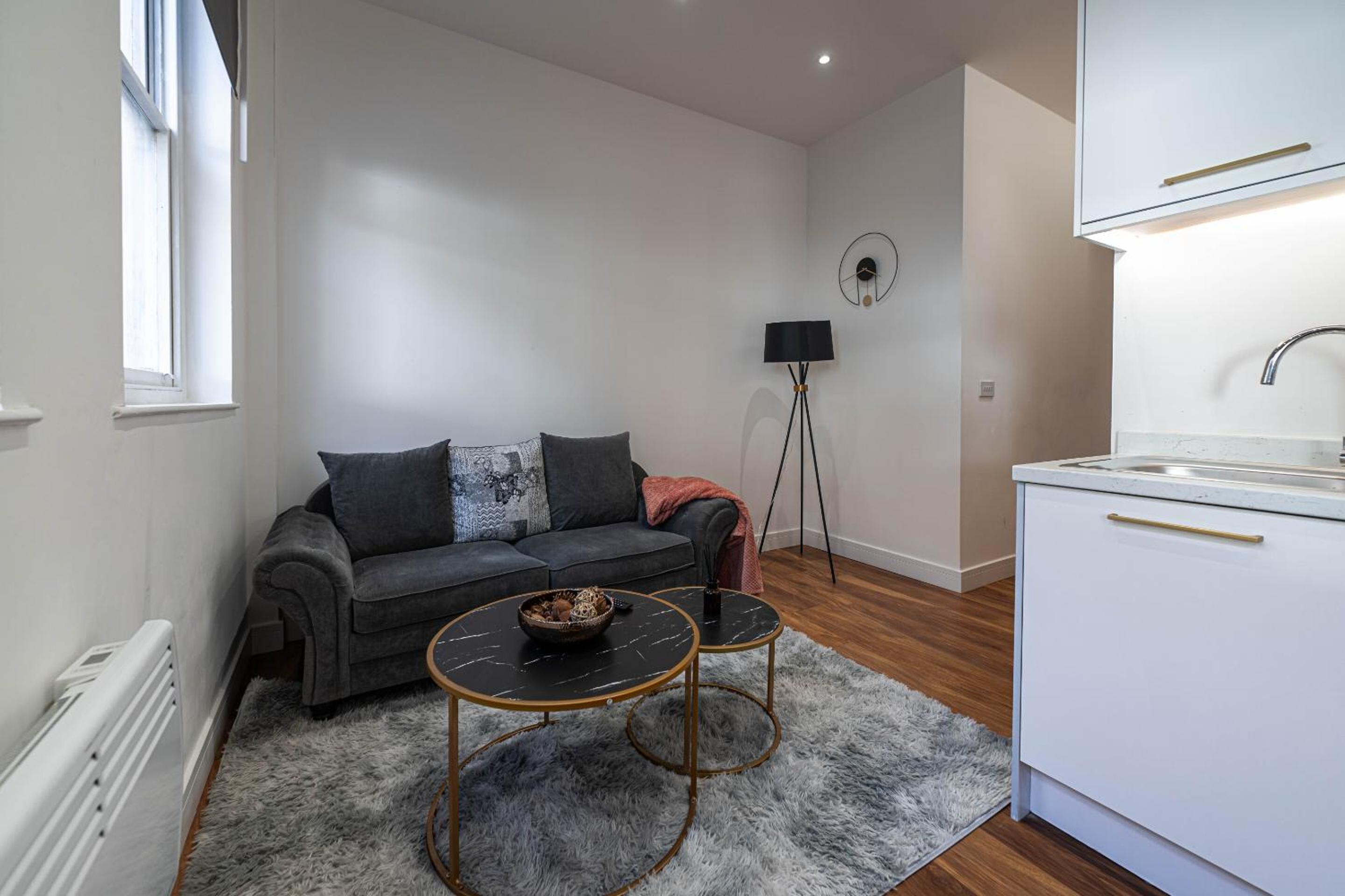 One-Bedroom Superior Apartment - Photo 26