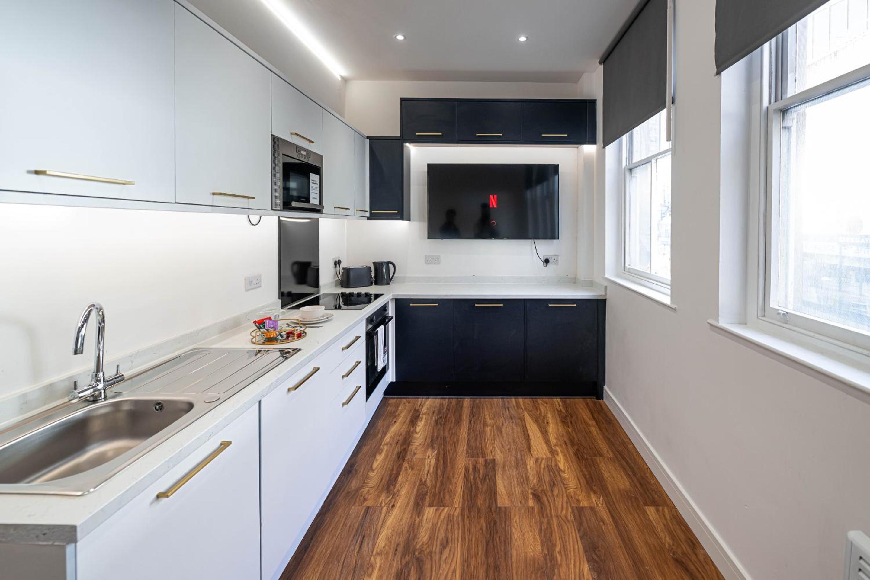 One-Bedroom Superior Apartment - Photo 4