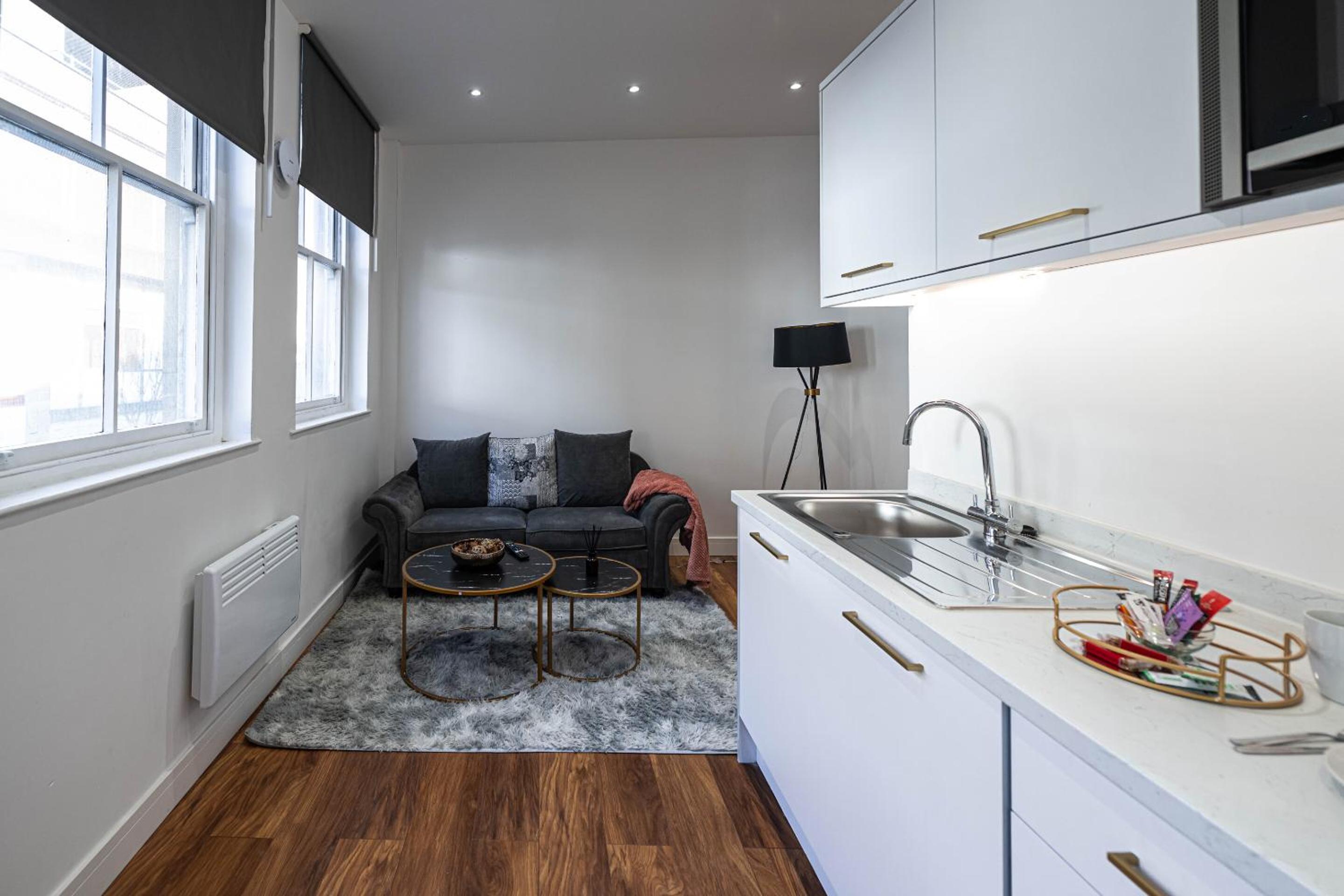 One-Bedroom Superior Apartment - Photo 12