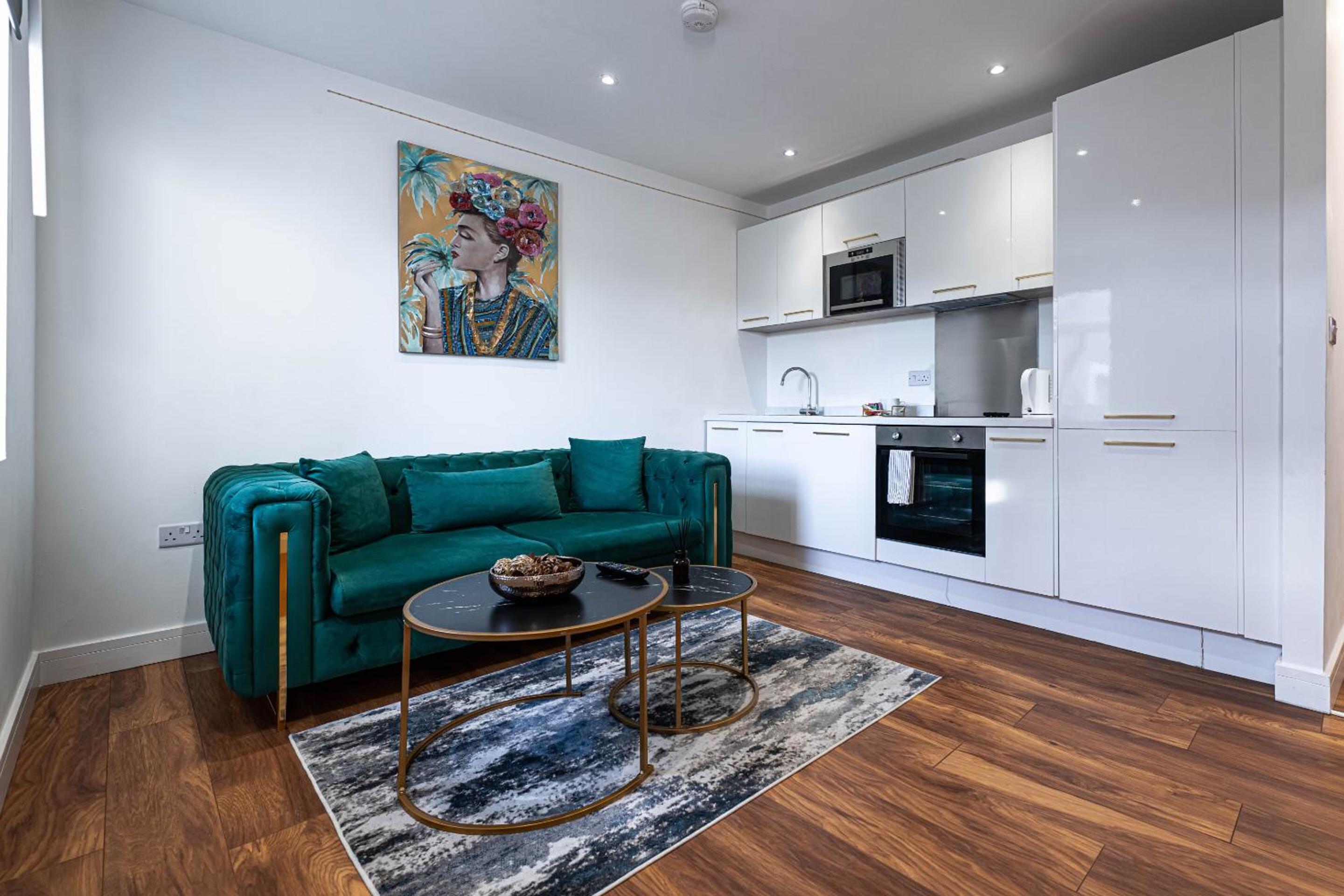 Deluxe One-Bedroom Apartment with City View - Photo 38