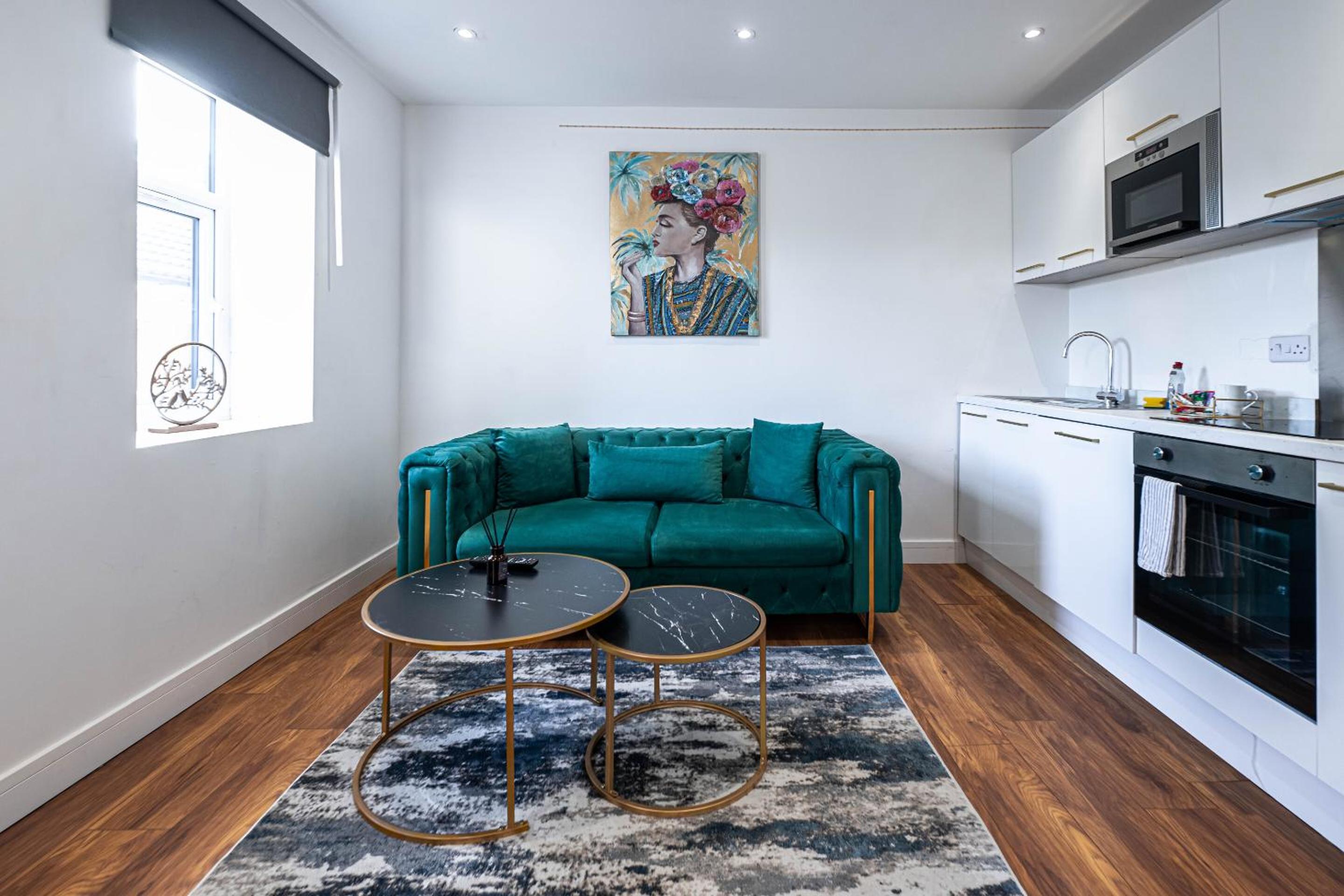 Deluxe One-Bedroom Apartment with City View - Photo 27