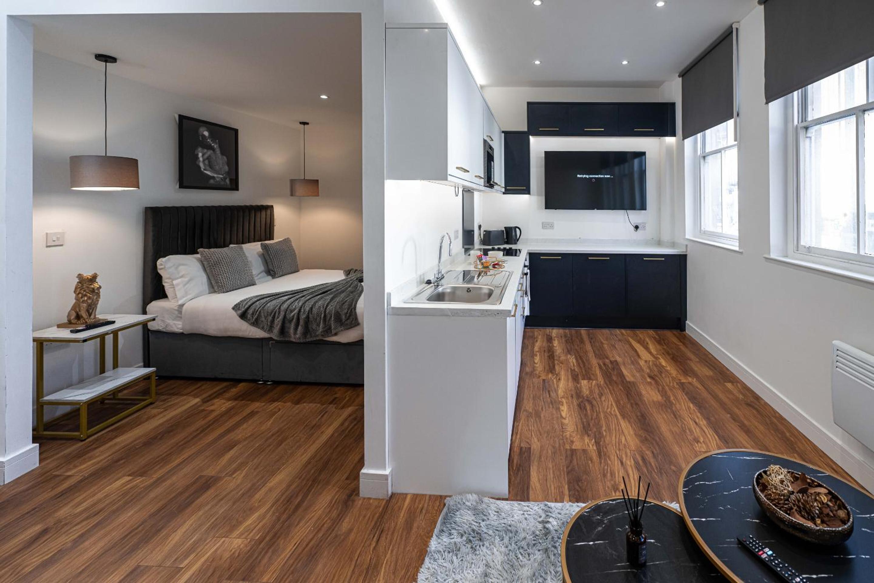 One-Bedroom Superior Apartment - Photo 7