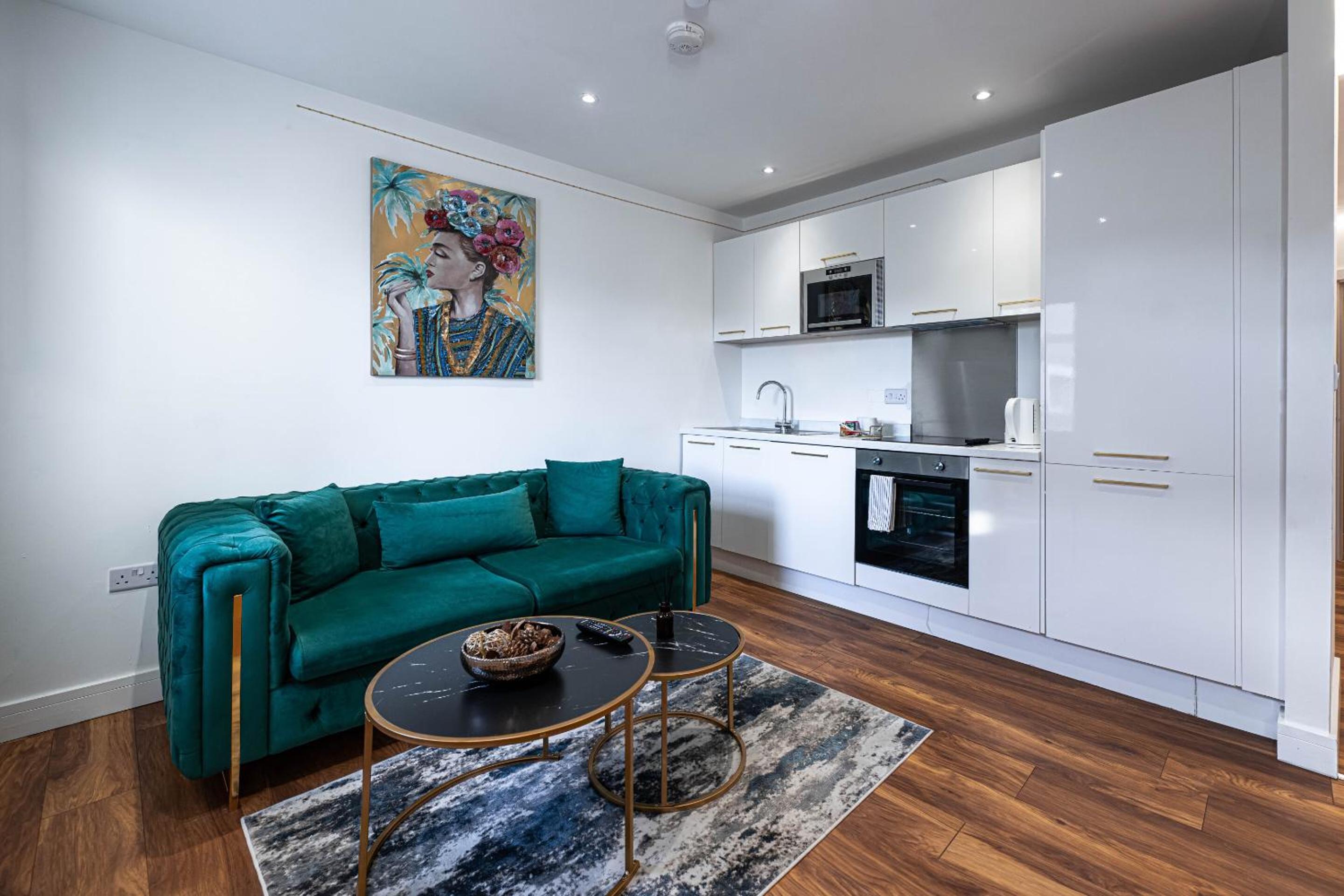 Deluxe One-Bedroom Apartment with City View - Photo 30