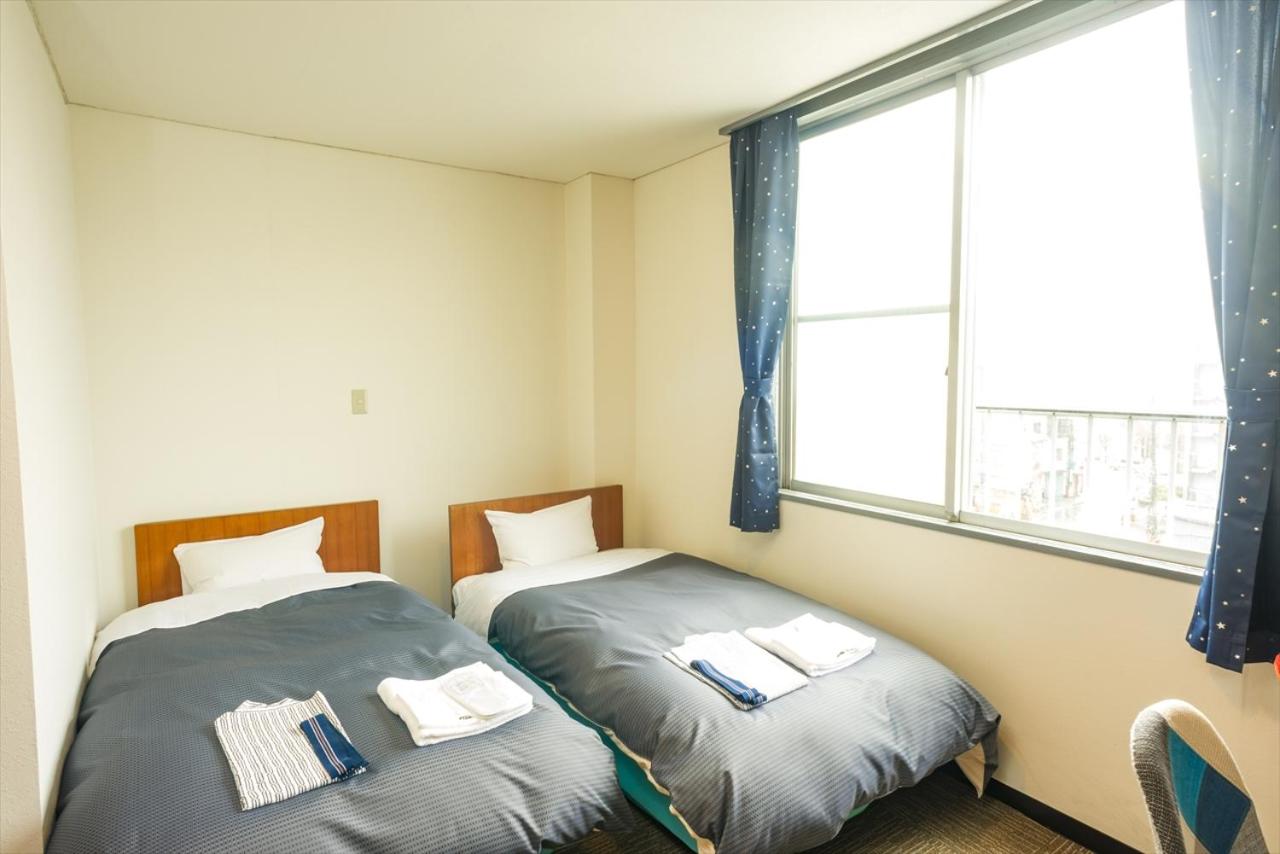 Twin Room with Private Bathroom photo 3
