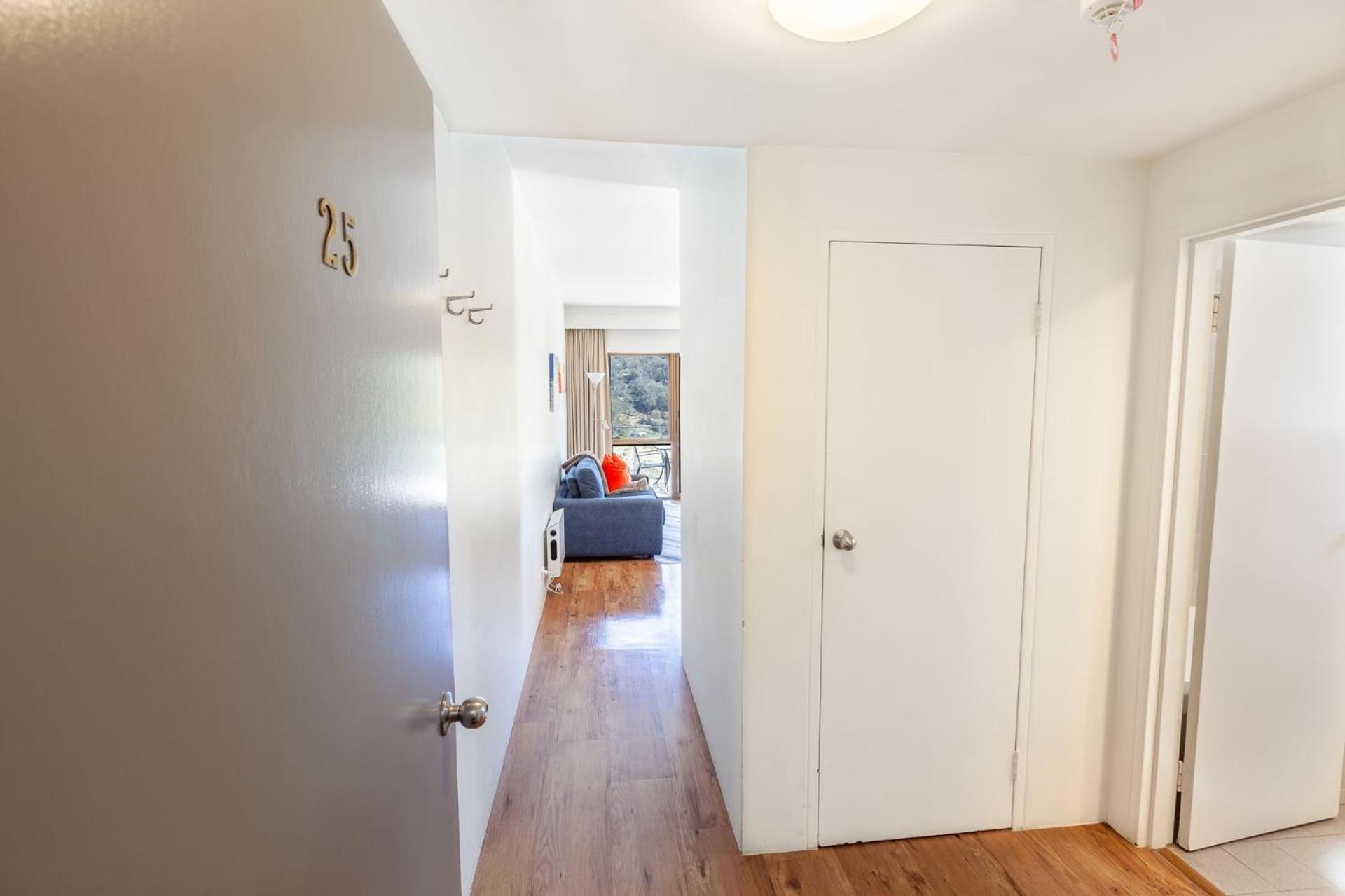 Apartment with Balcony photo 3