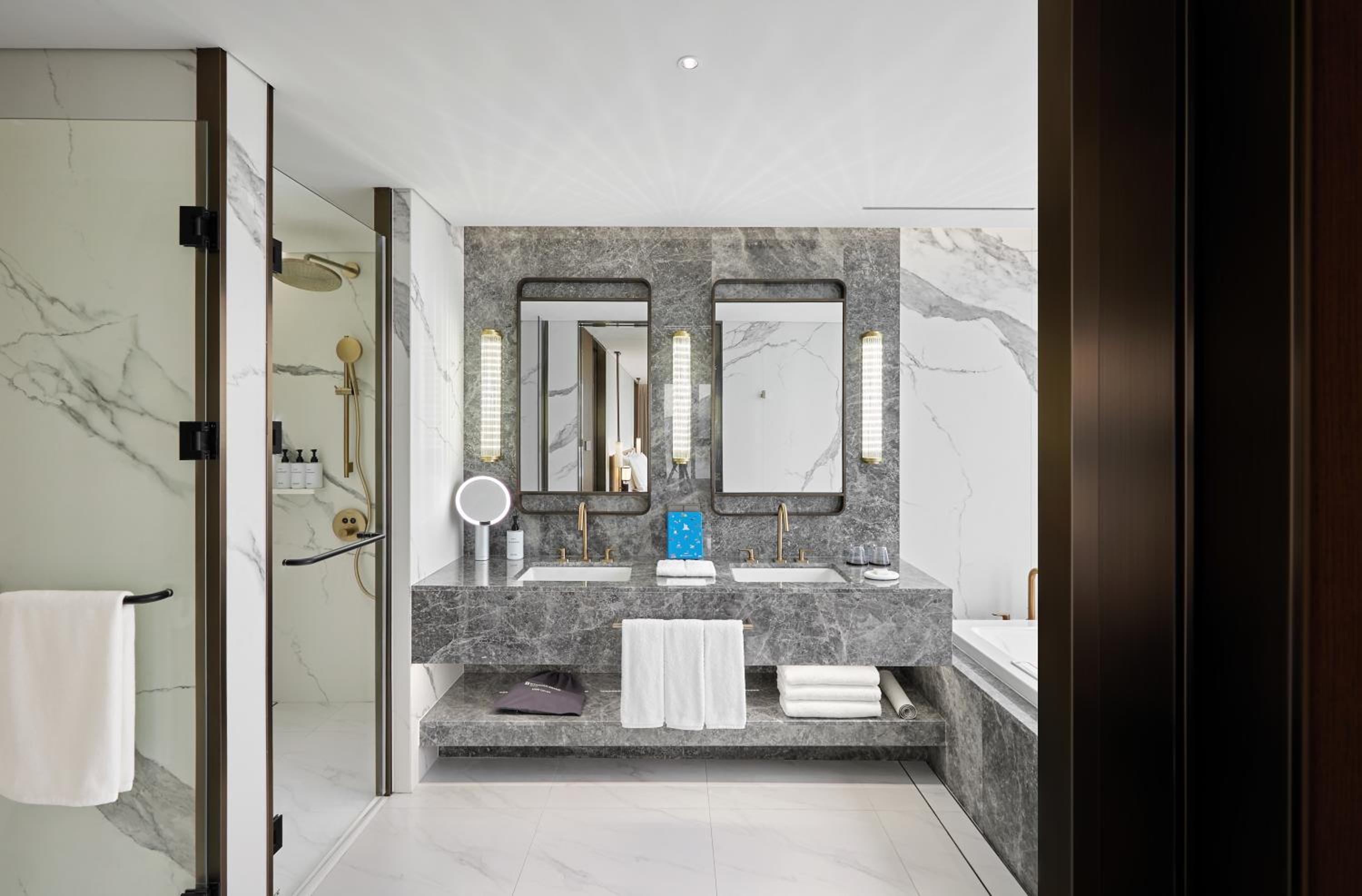 Corner Suite - Photo 5
