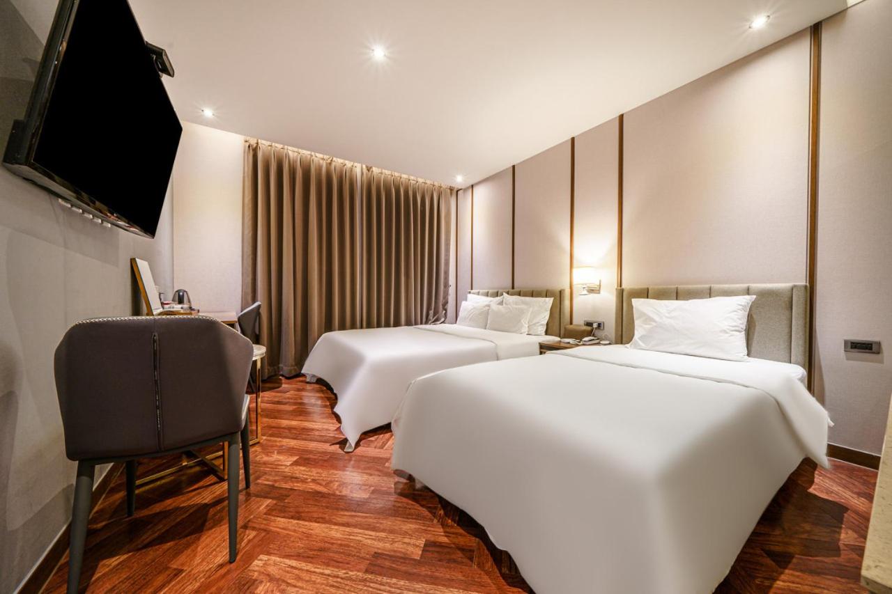 Deluxe Double or Twin Room with Spa Bath - Photo 1