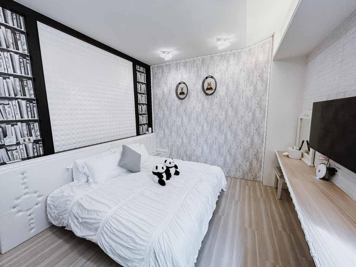 Standard Double Room with Shared Bathroom