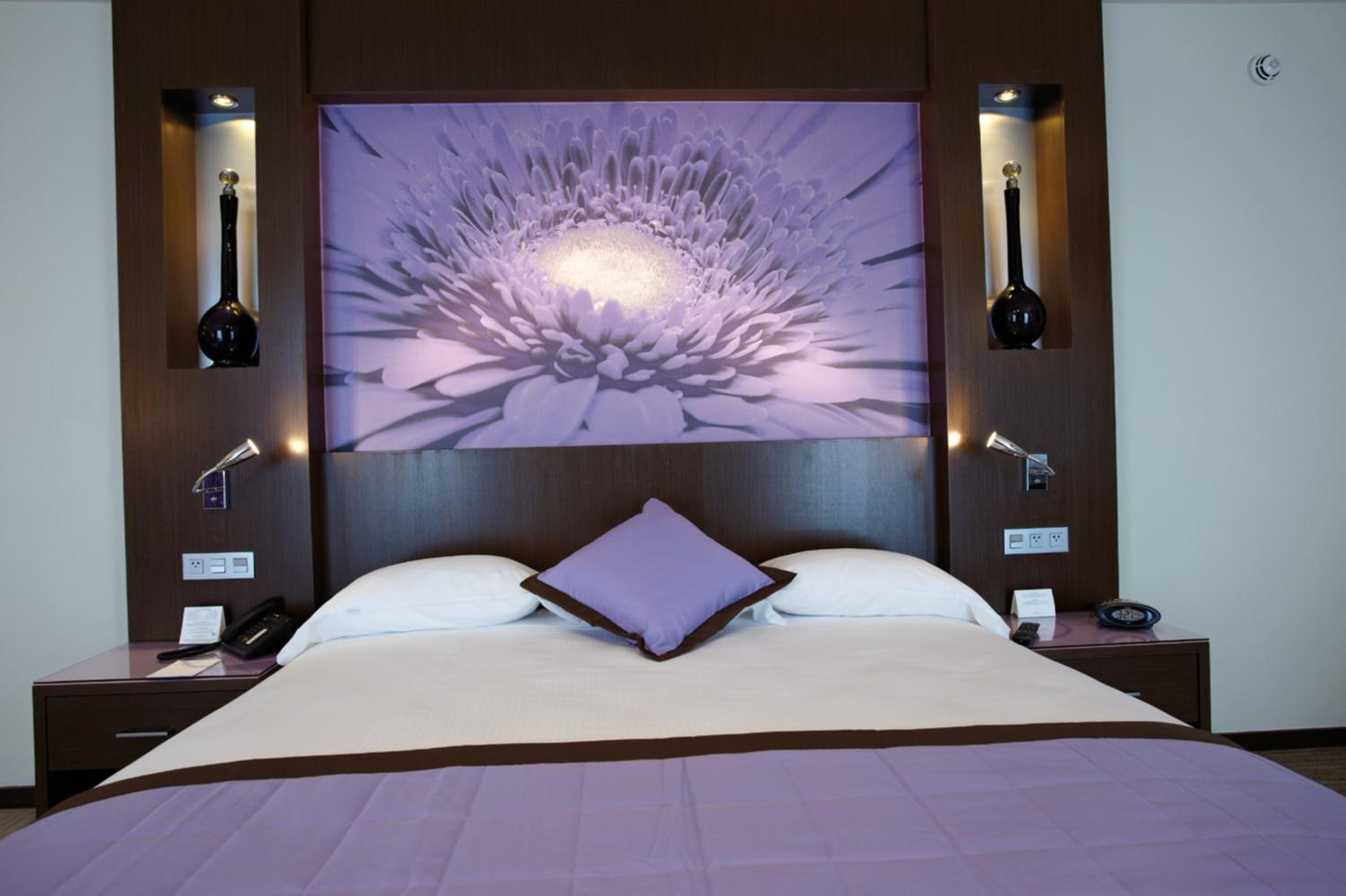 Deluxe King Room - Photo 2