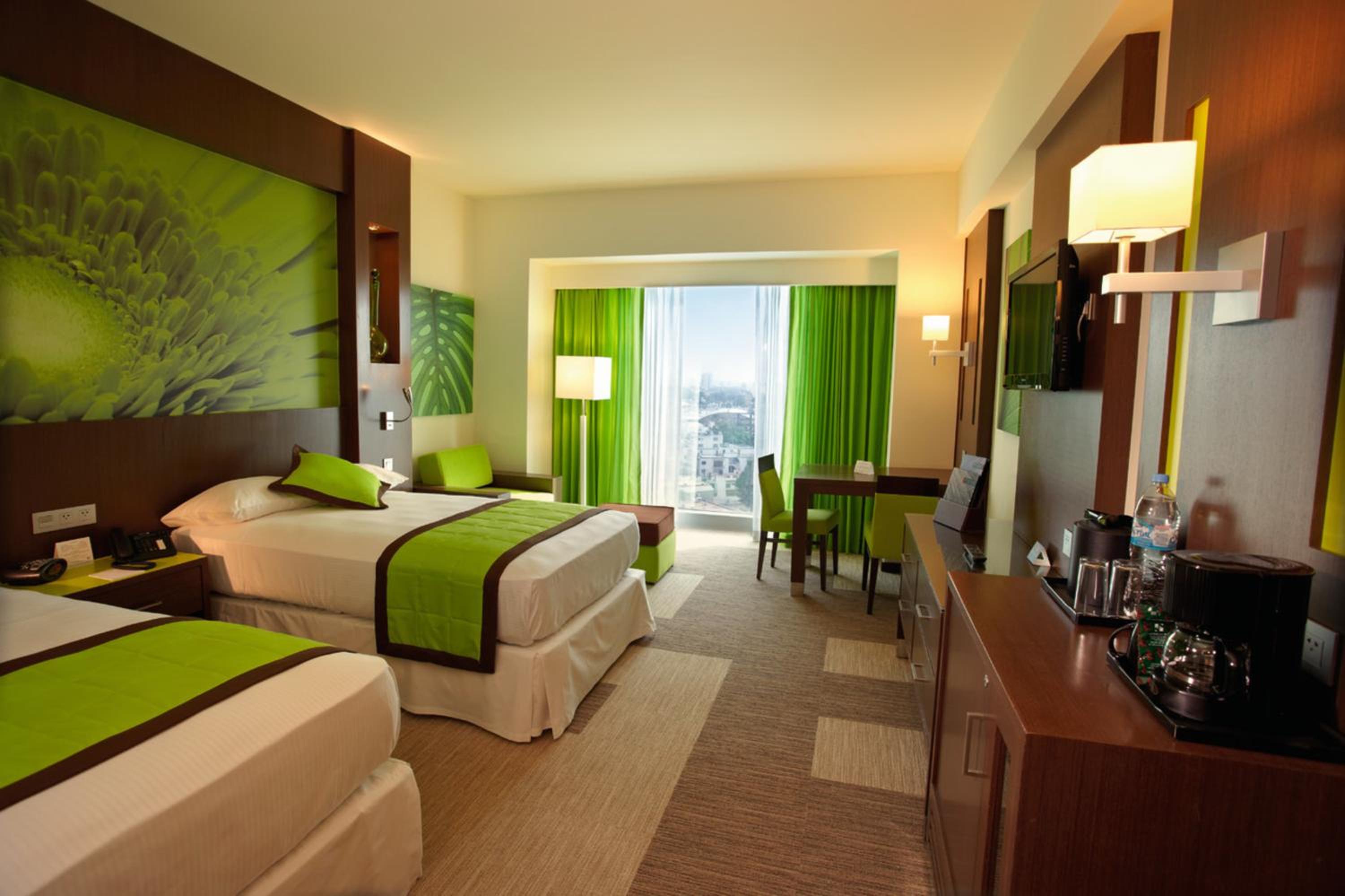 Executive Superior Twin Room Adults Only (Crown Level Access) - Photo 1