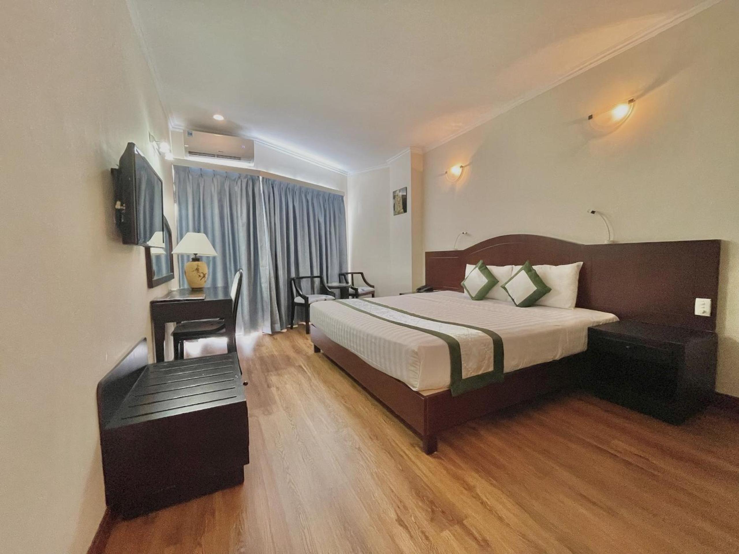 Deluxe Double Room with Sea View - Photo 11