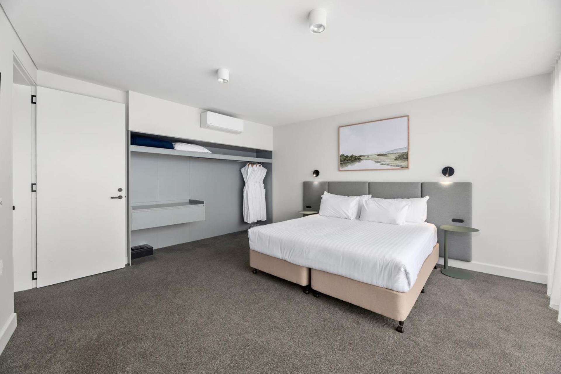 Two-Bedroom Suite - Free Wifi and Parking - Photo 8