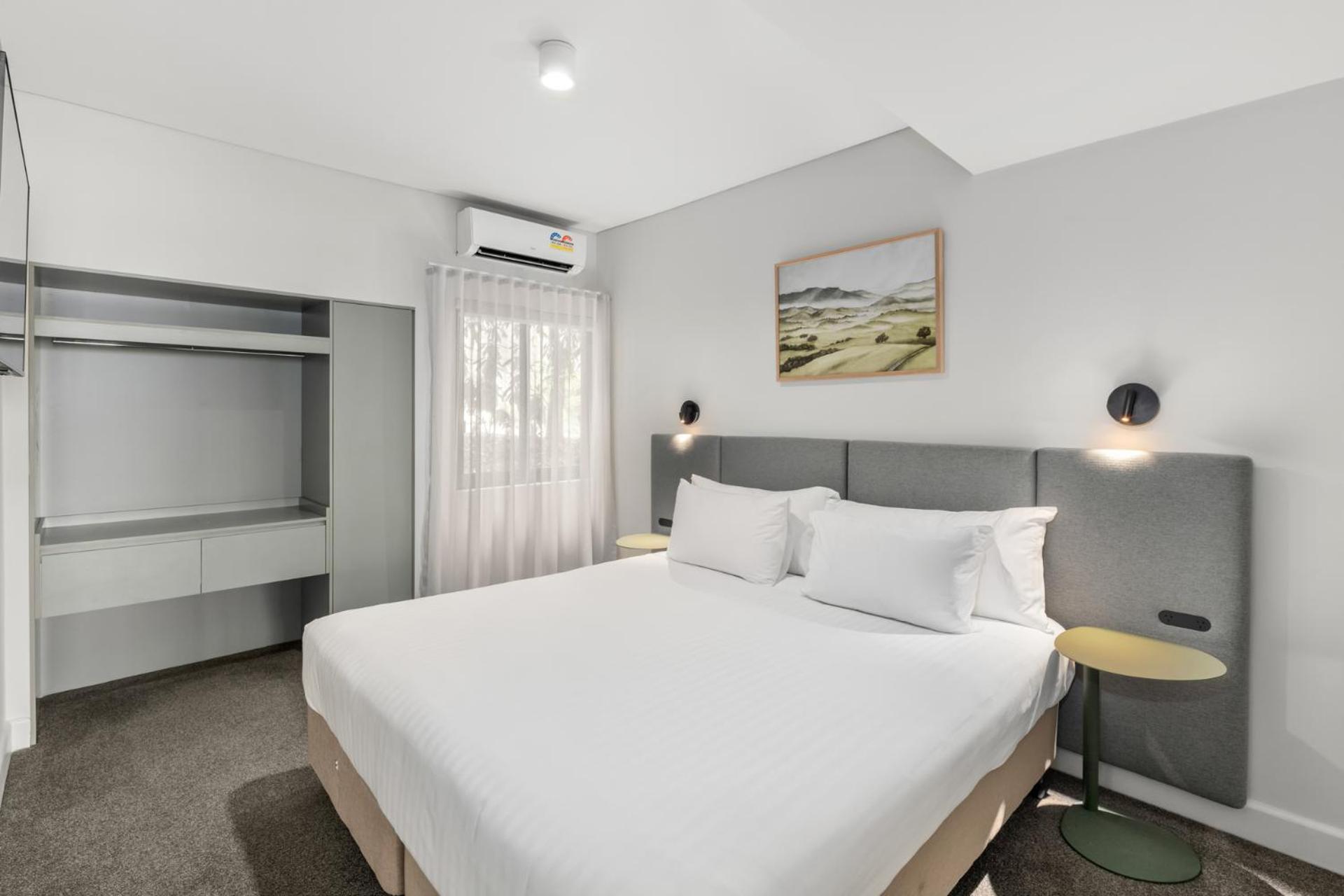 Two-Bedroom Suite - Free Wifi and Parking - Photo 2