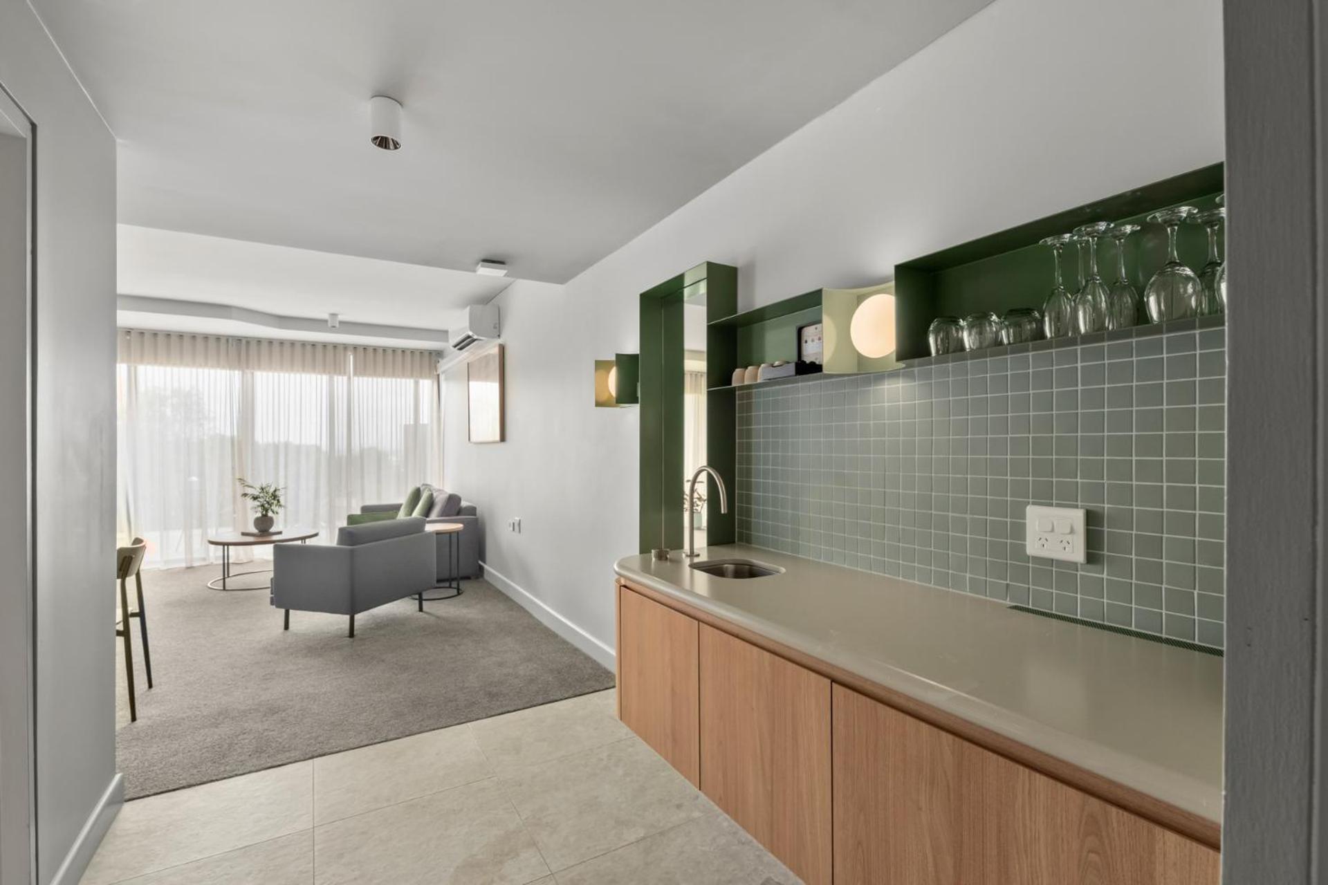 Two-Bedroom Suite - Free Wifi and Parking - Photo 6