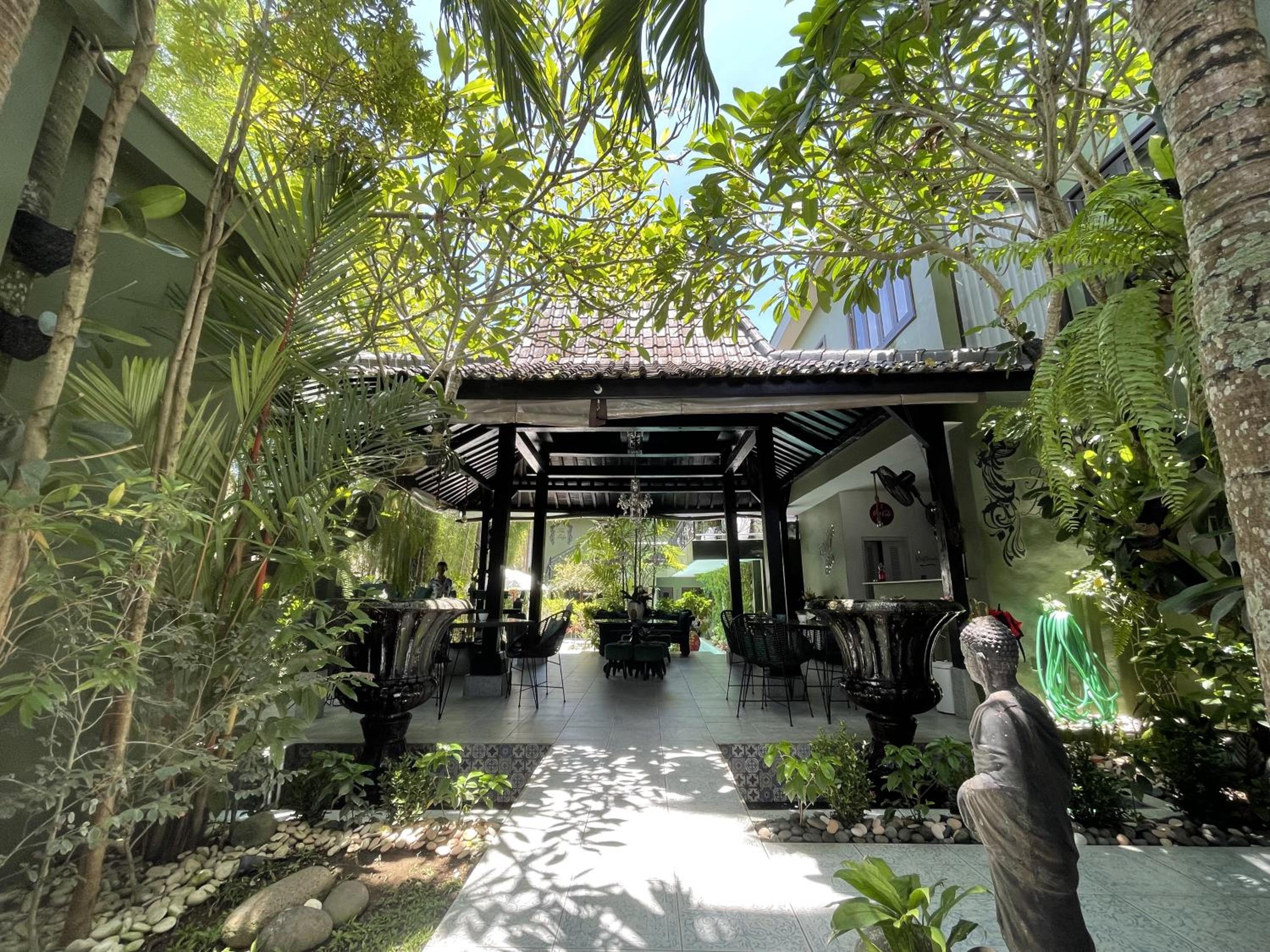 Deluxe Double Room with Balcony photo 2