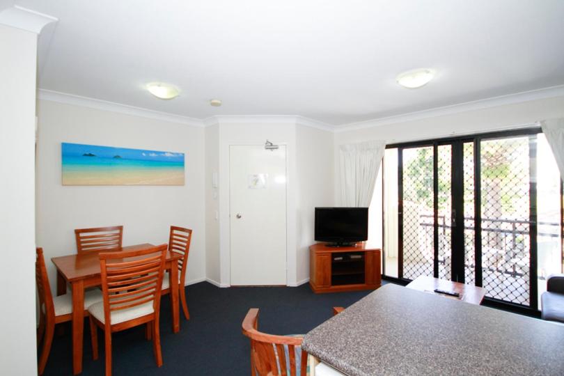 One-Bedroom Apartment - Photo 2