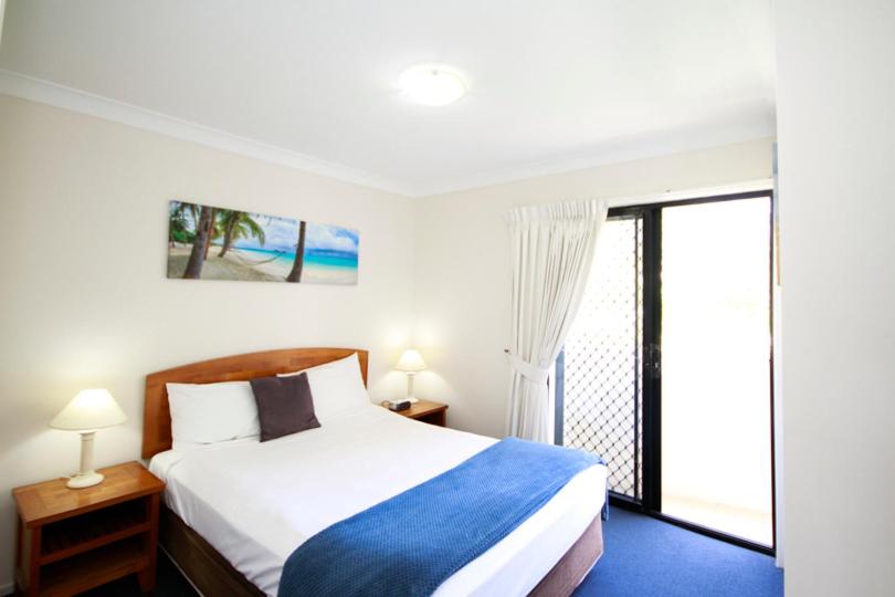 One-Bedroom Apartment - Photo 3