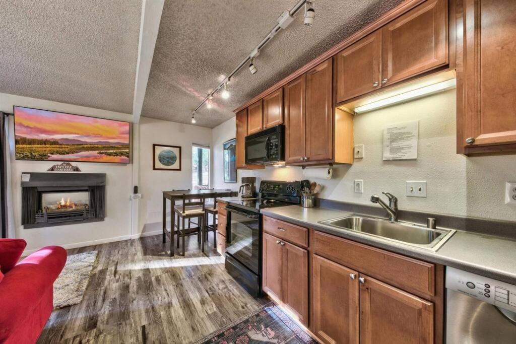 Studio Apartment with Queen Bed photo 3