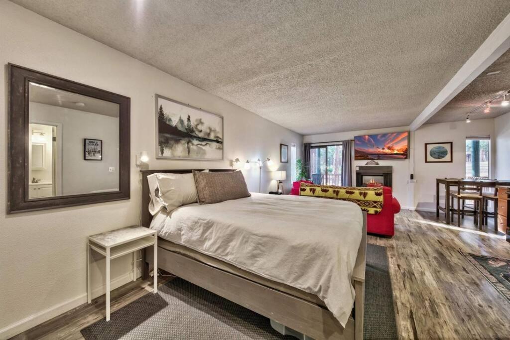 Studio Apartment with Queen Bed photo 2