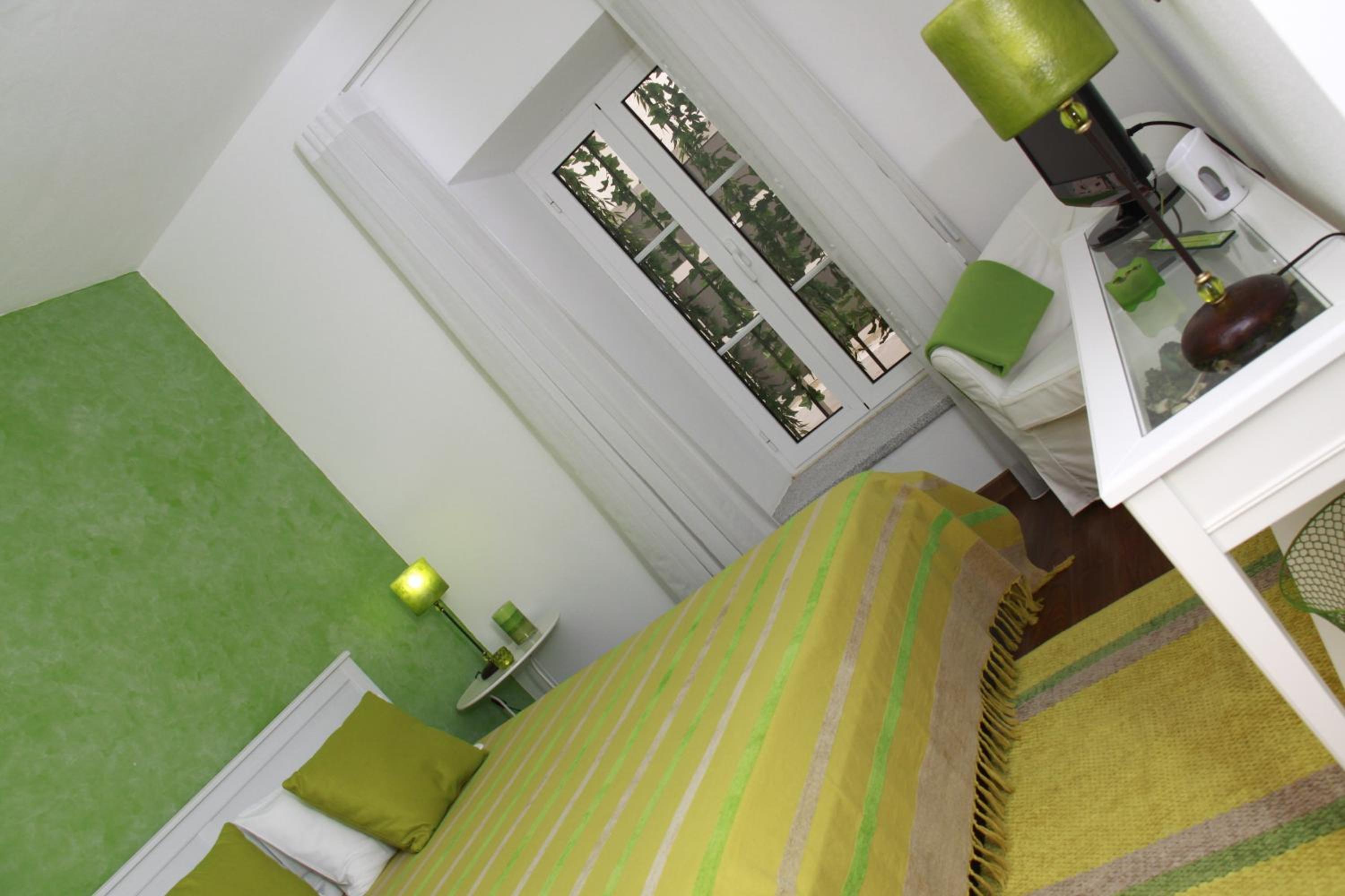 Standard Double Room - Photo 7