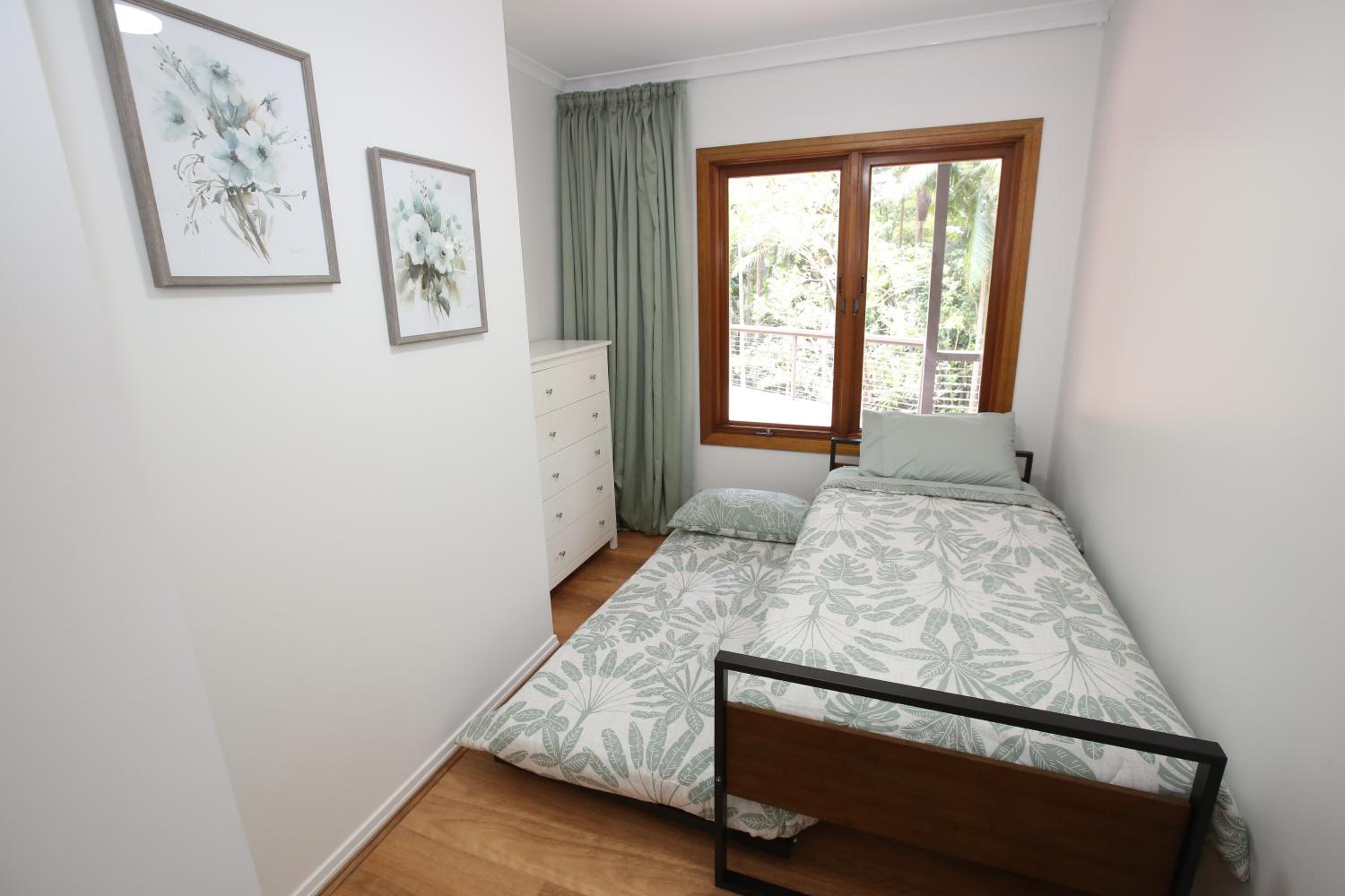 Four-Bedroom House photo 3