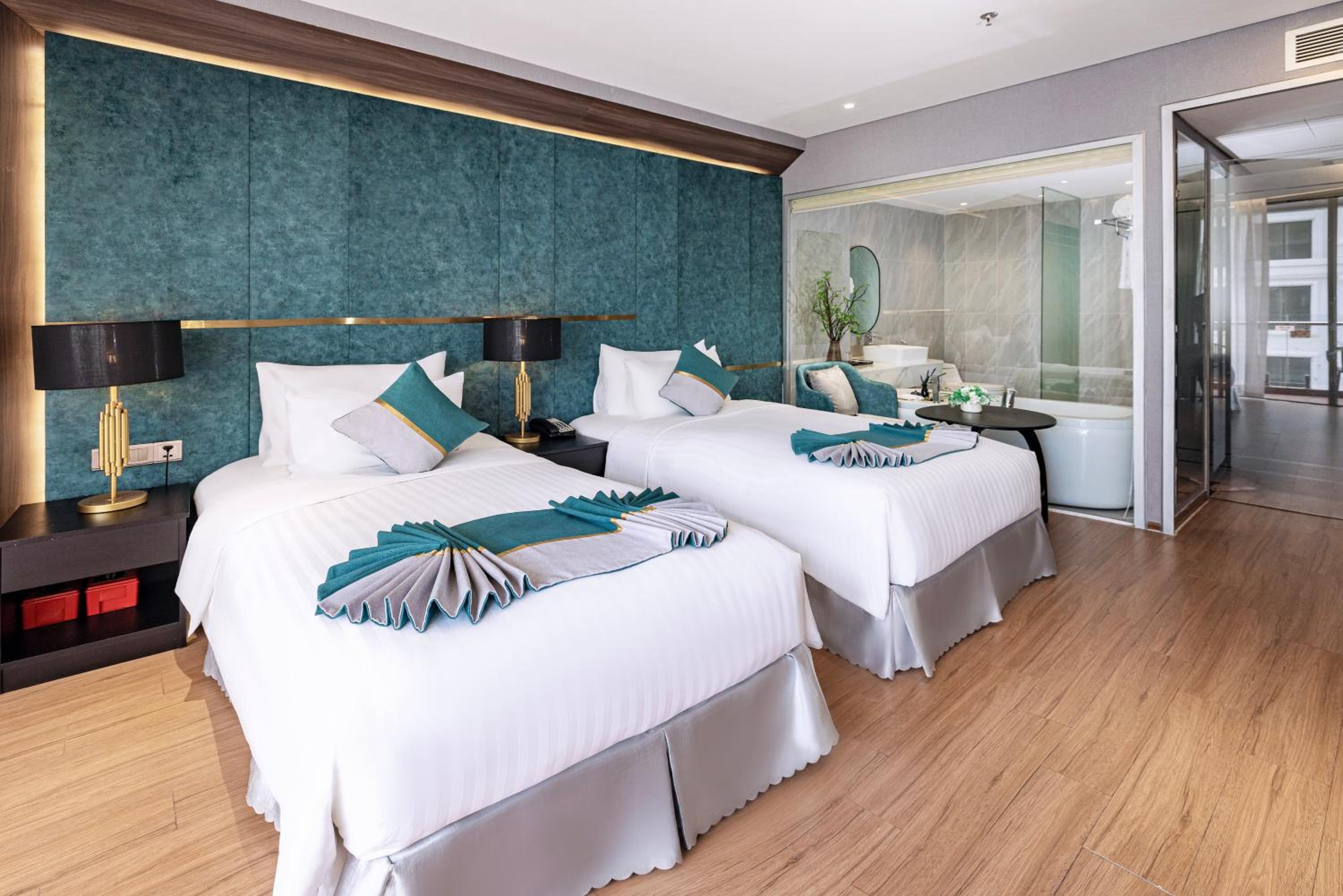Premium Deluxe Twin Partial Ocean View photo 2