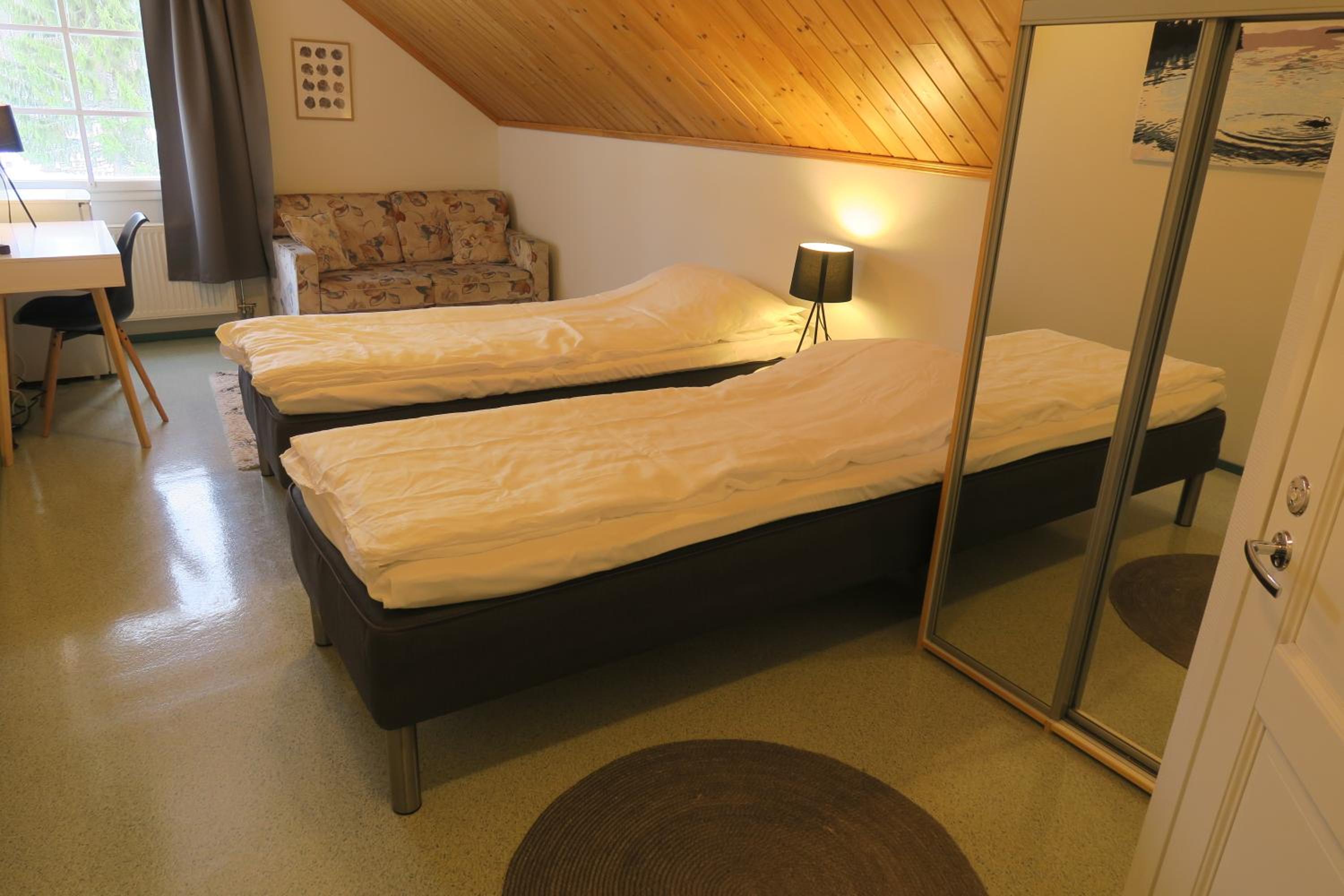 Twin Room with Private Bathroom - Photo 1