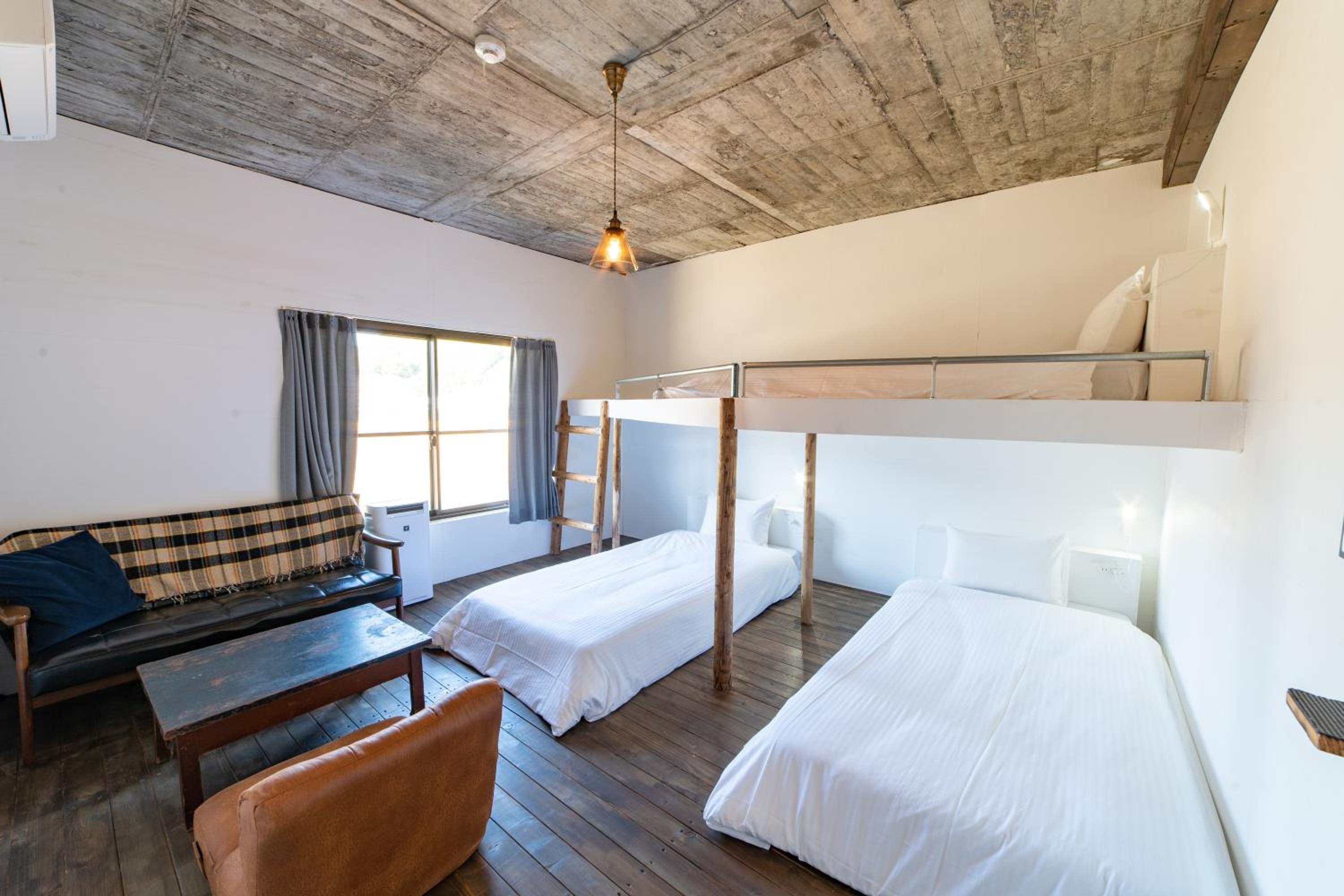 Triple Room with Shared Bathroom photo 1