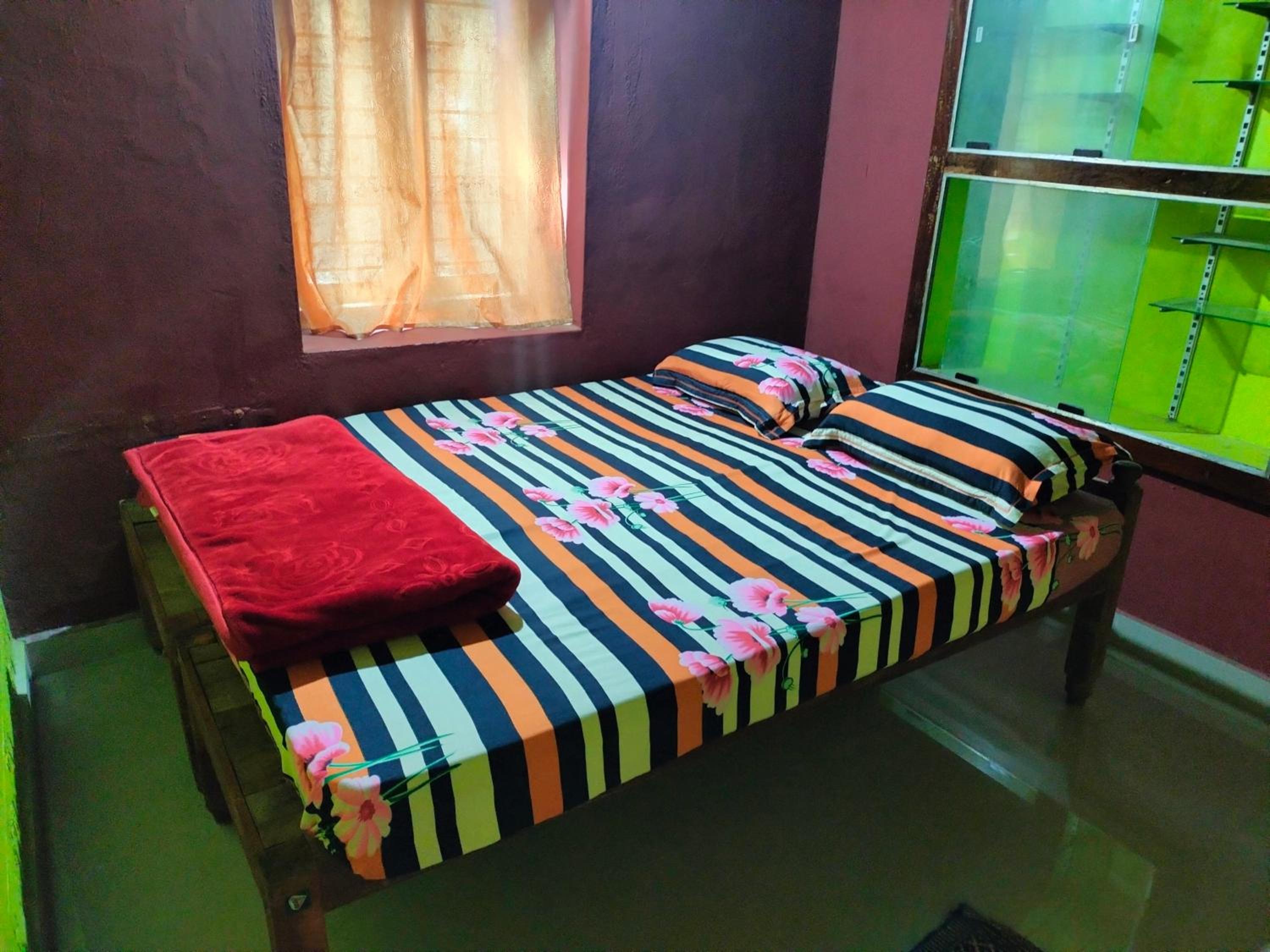 Five-Bedroom House photo 1