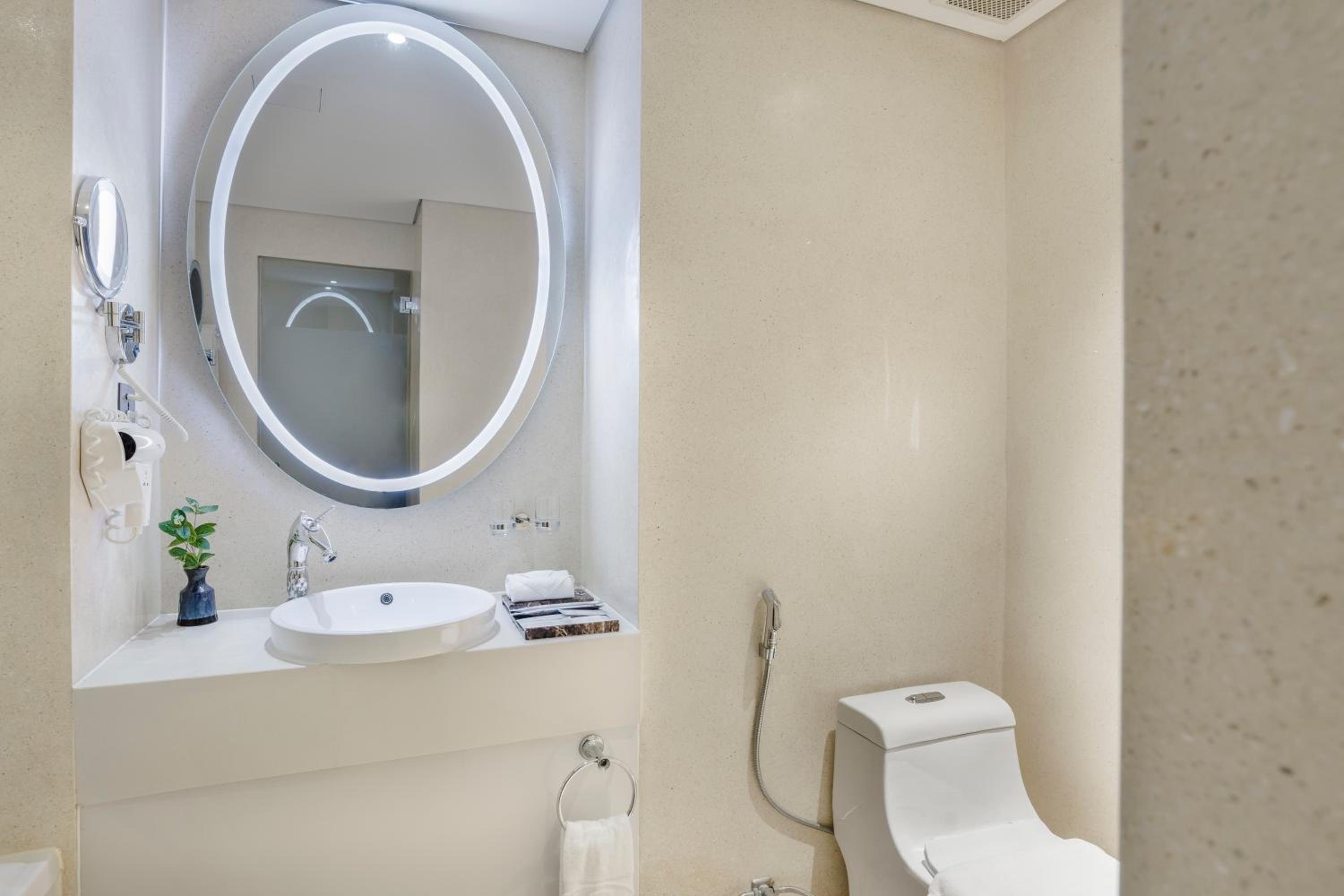 Deluxe Twin Room with Window  photo 3