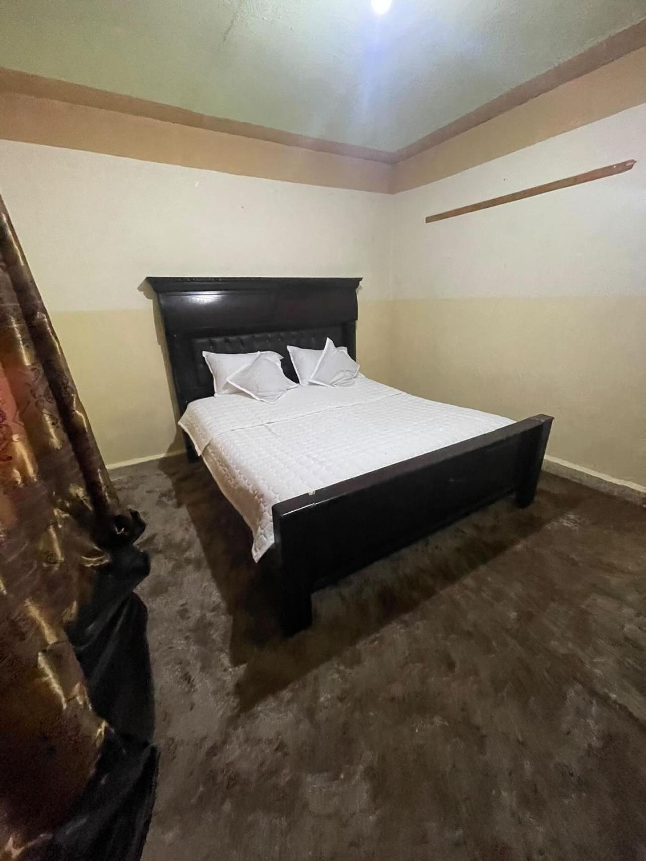 Standard Double Room With Shared Bathroom photo 1