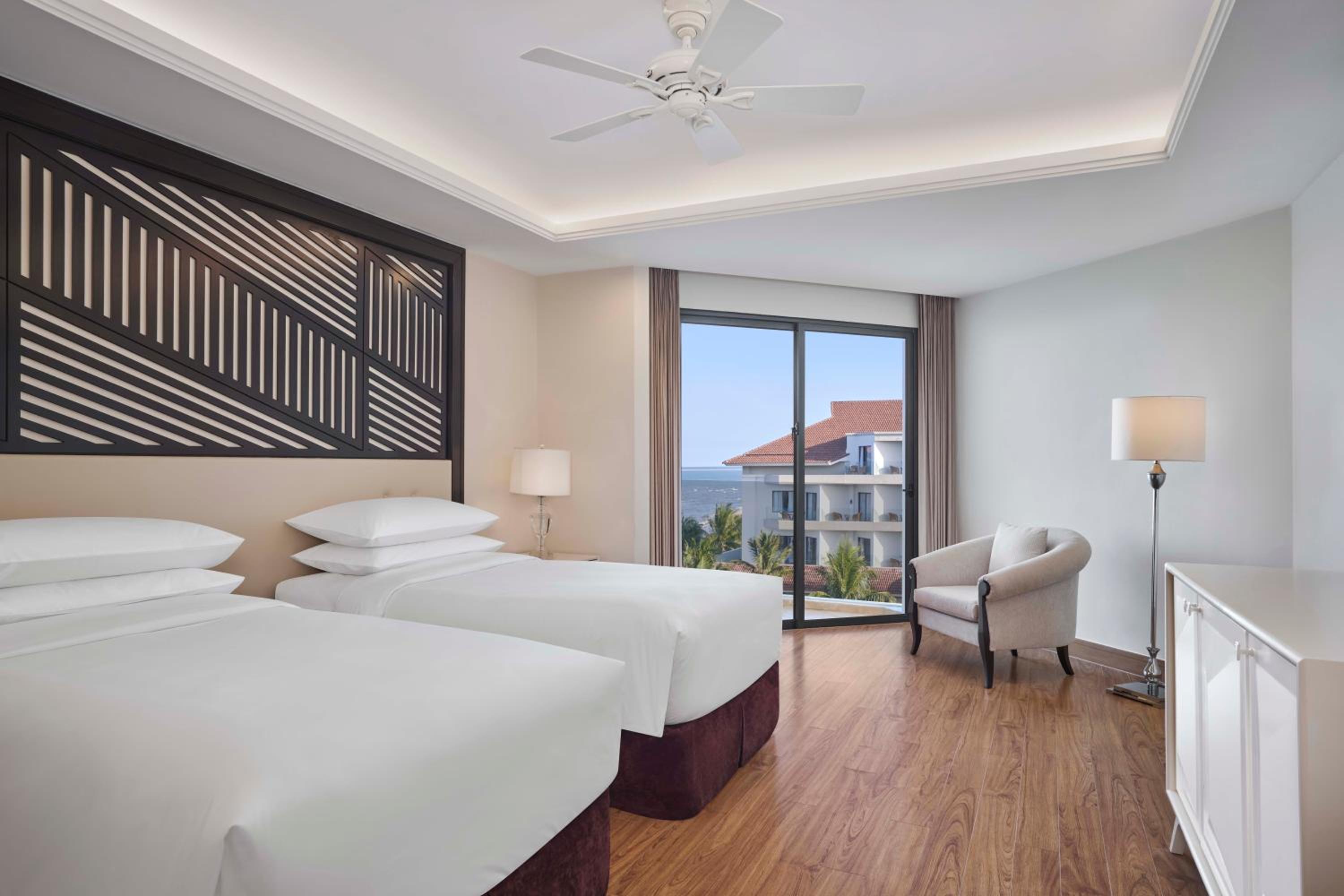 Deluxe Twin Room with Ocean View and Balcony