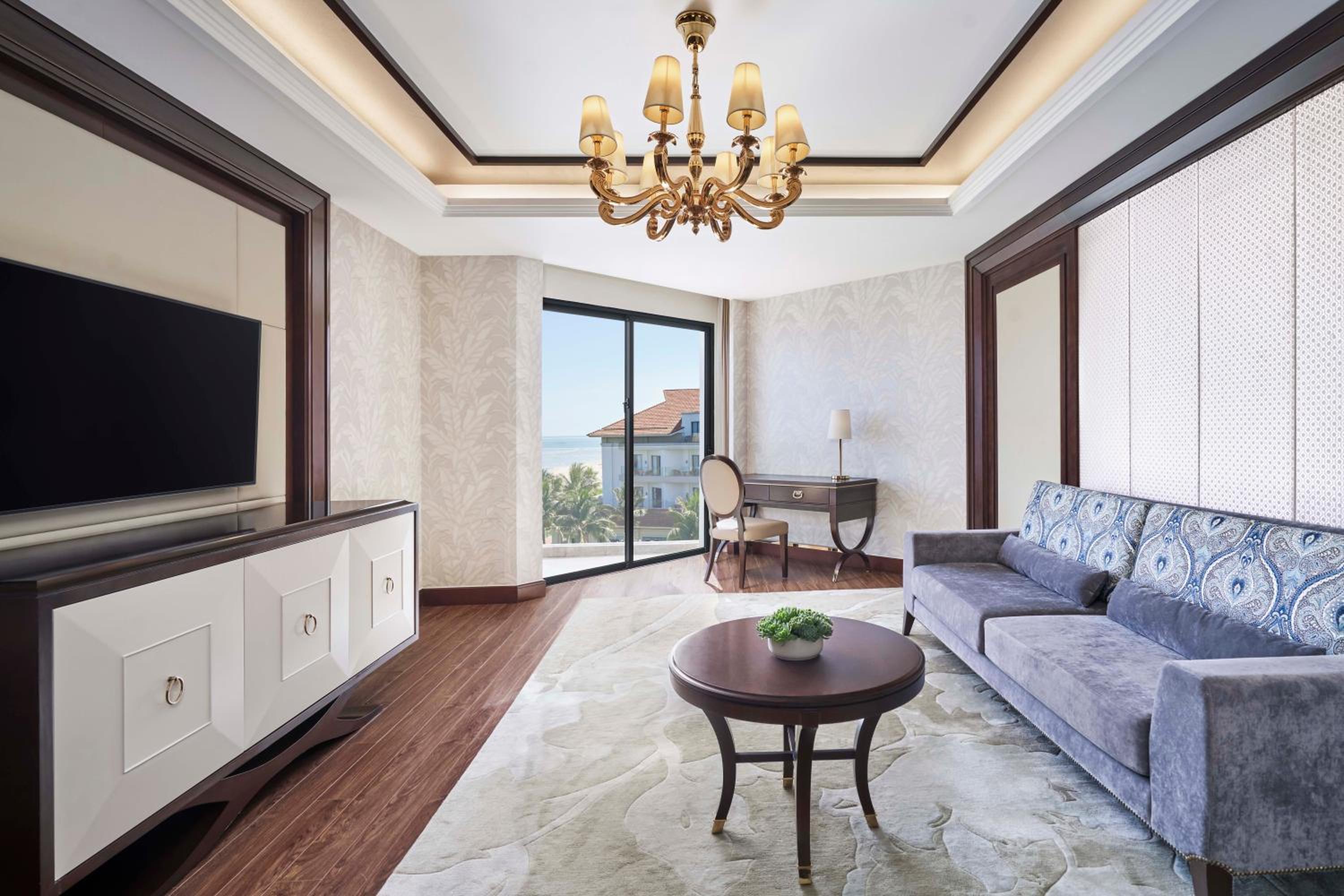 Junior King Suite with Ocean View and Balcony