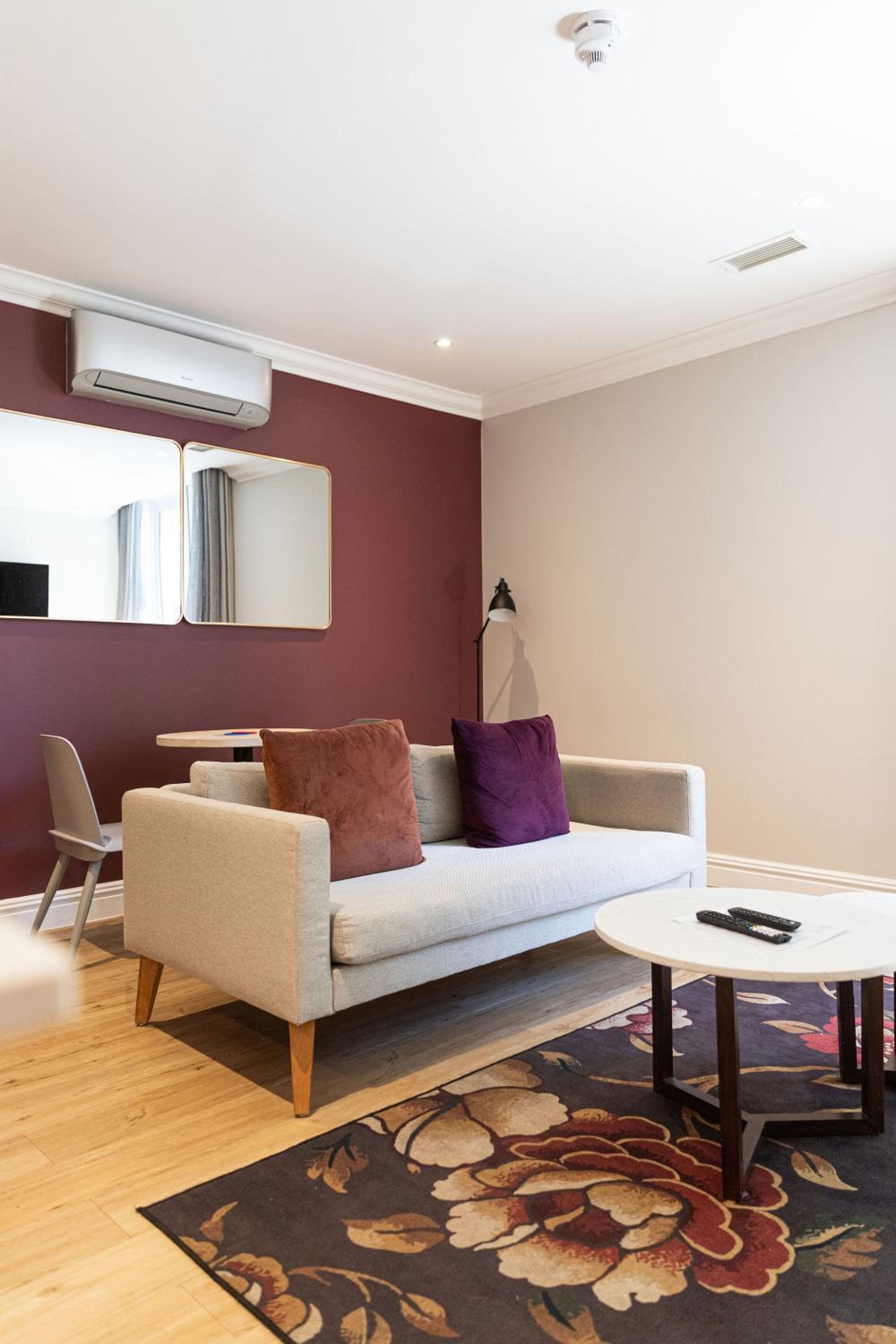 1 Bedroom Executive Apartment, 1 King - Photo 2