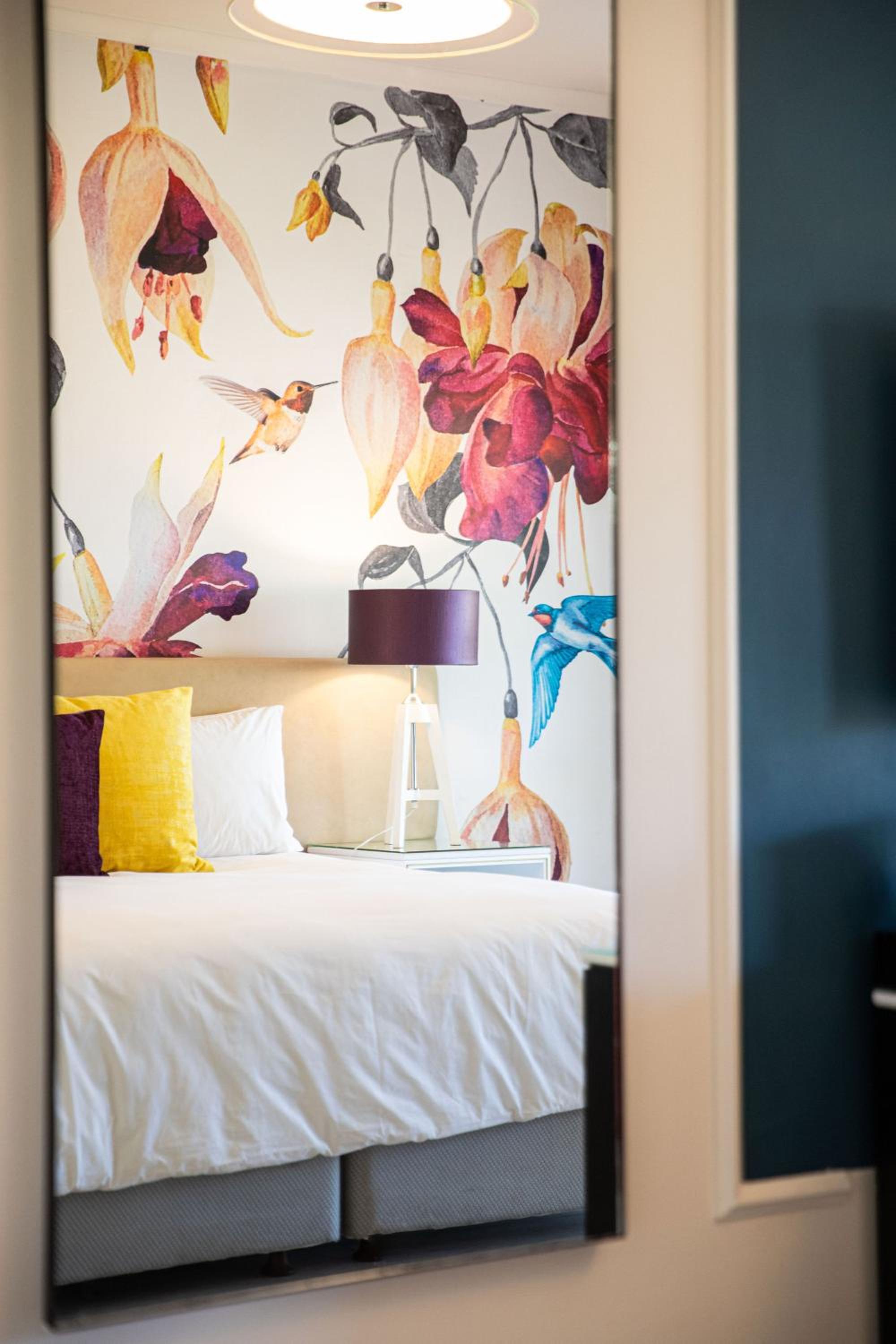 Deluxe Guest Room, 1 King - Photo 4