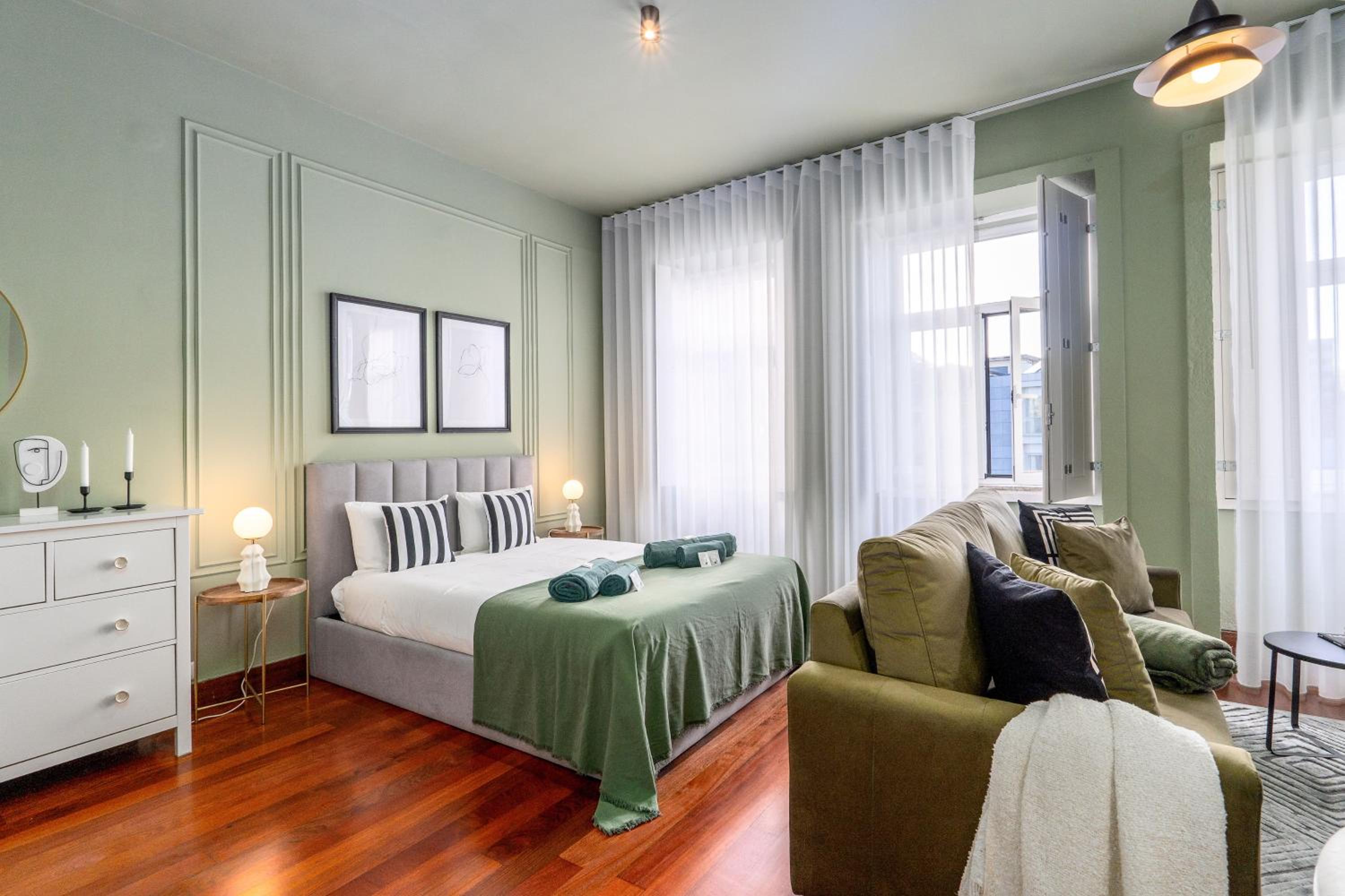 One-Bedroom Apartment