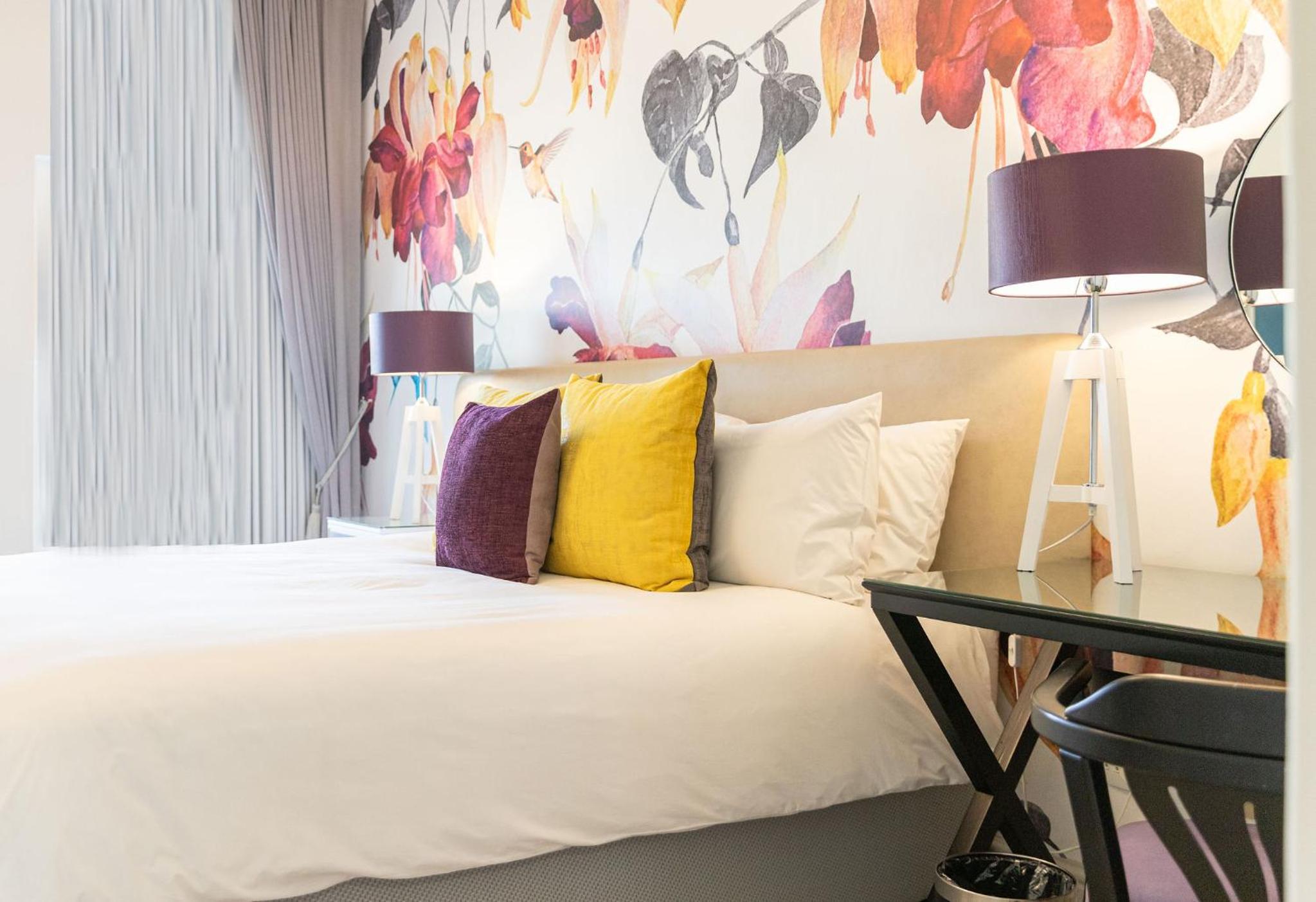 Deluxe Guest Room, 1 King - Photo 7