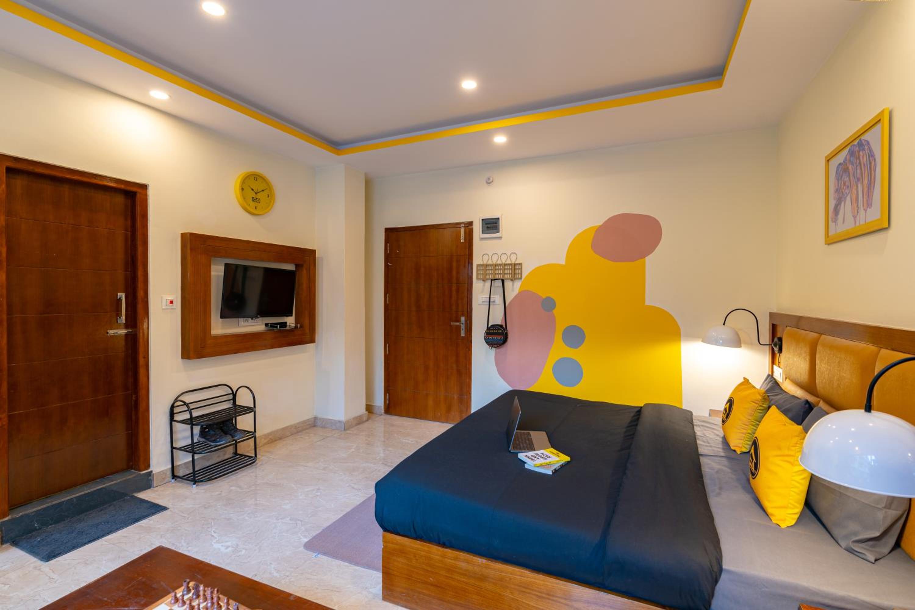 Standard Double Room with Balcony x B Block - Photo 7