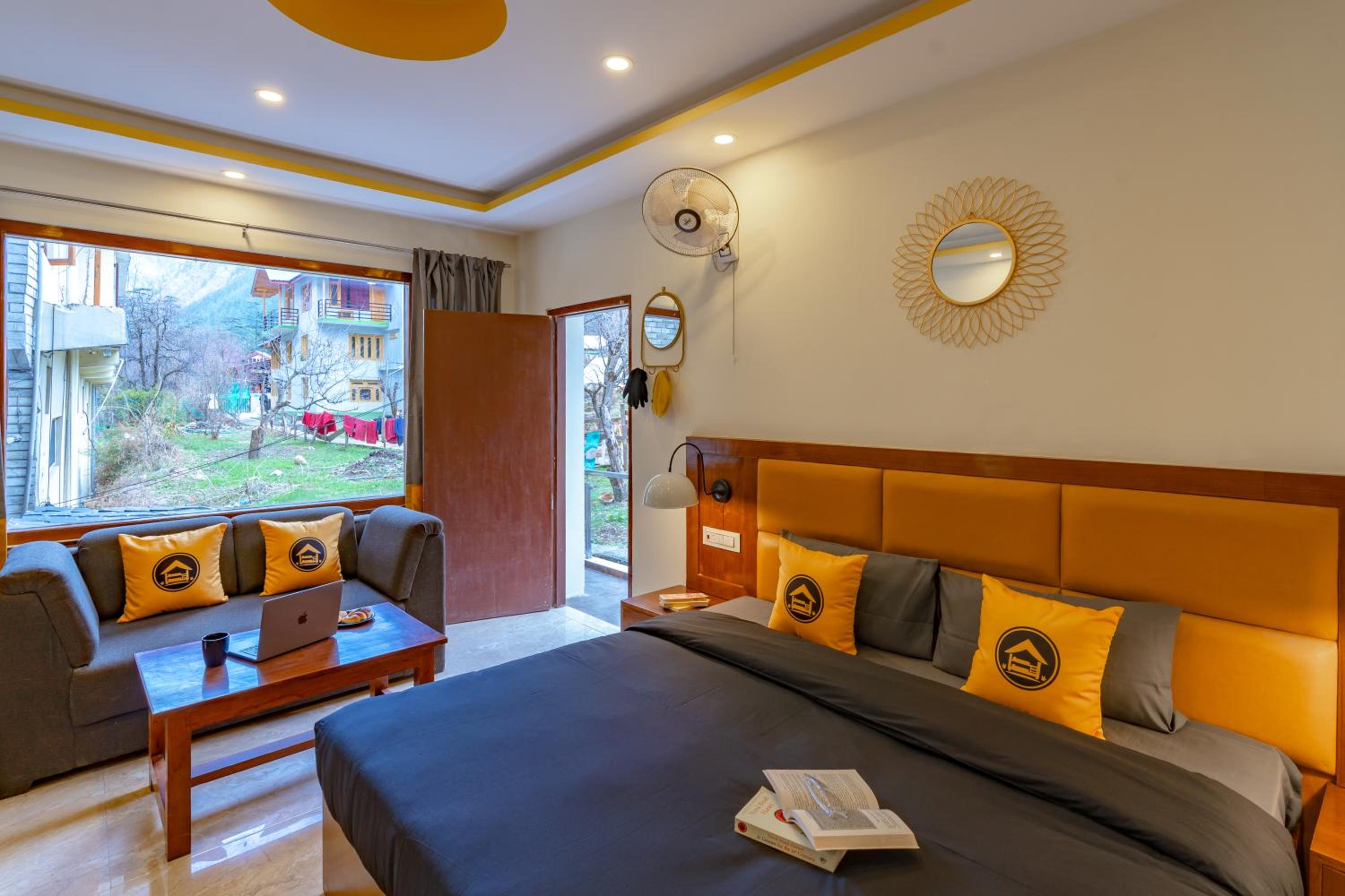 Standard Double Room with Balcony x B Block - Photo 5