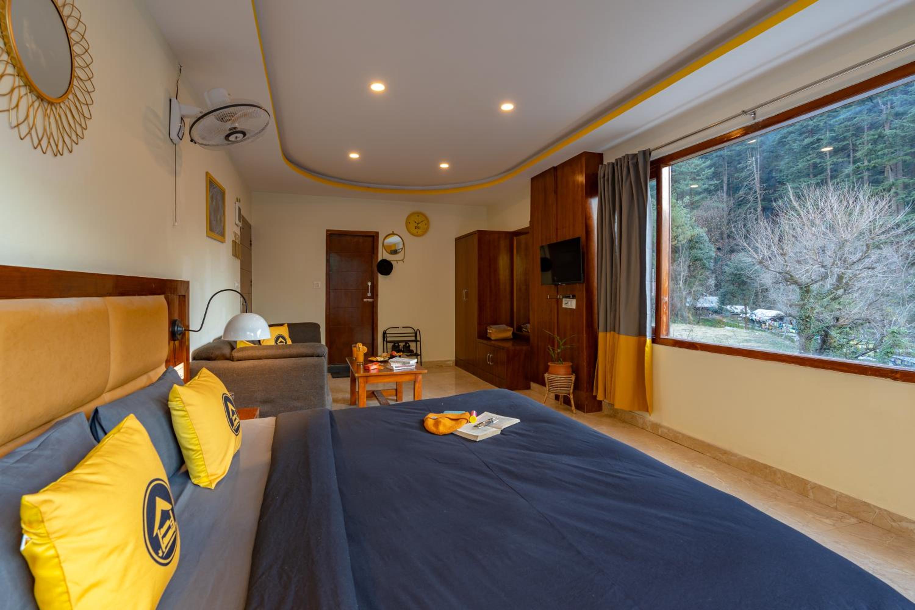 Standard Double Room with Balcony x B Block - Photo 6