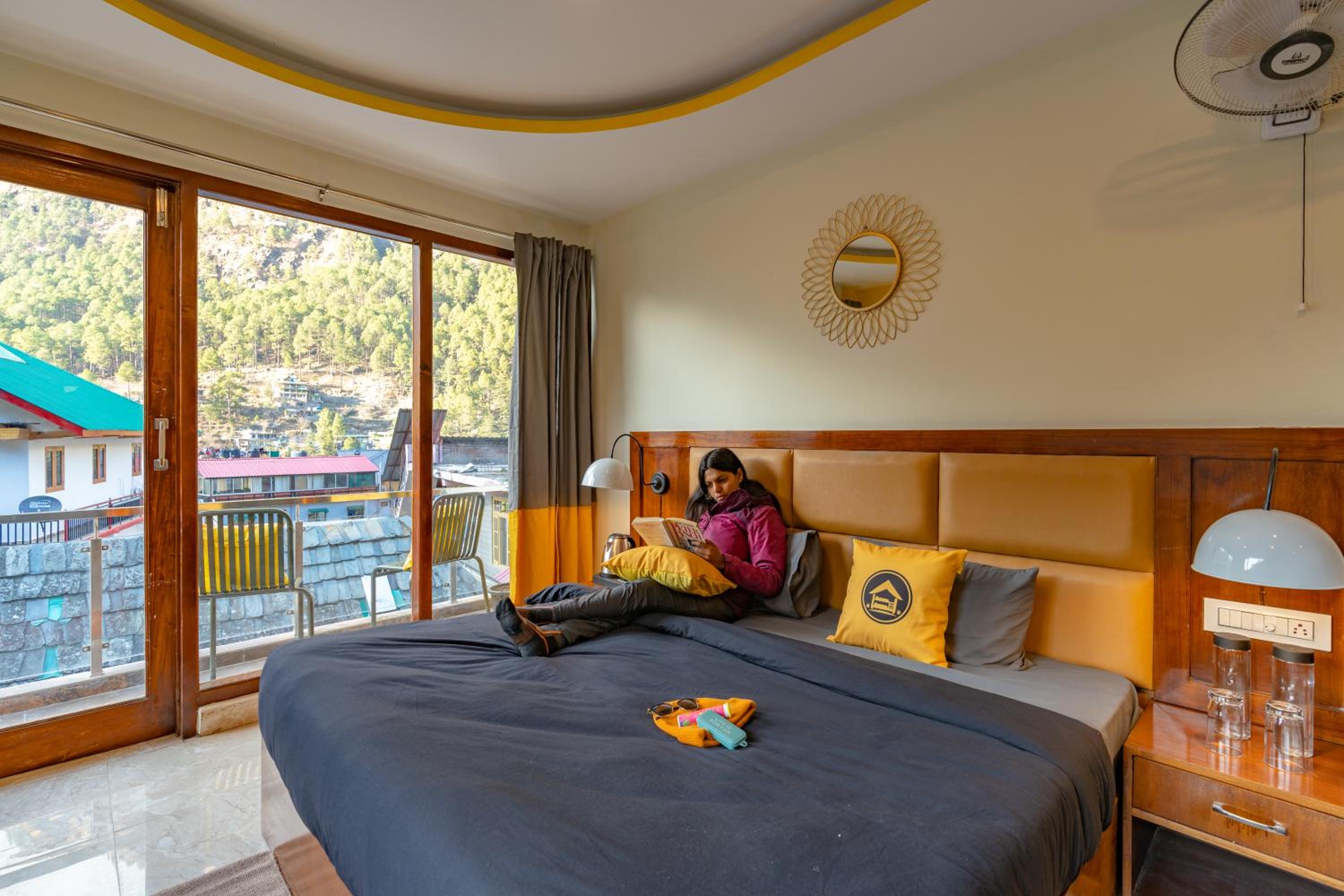 Standard Double Room with Balcony x B Block - Photo 9