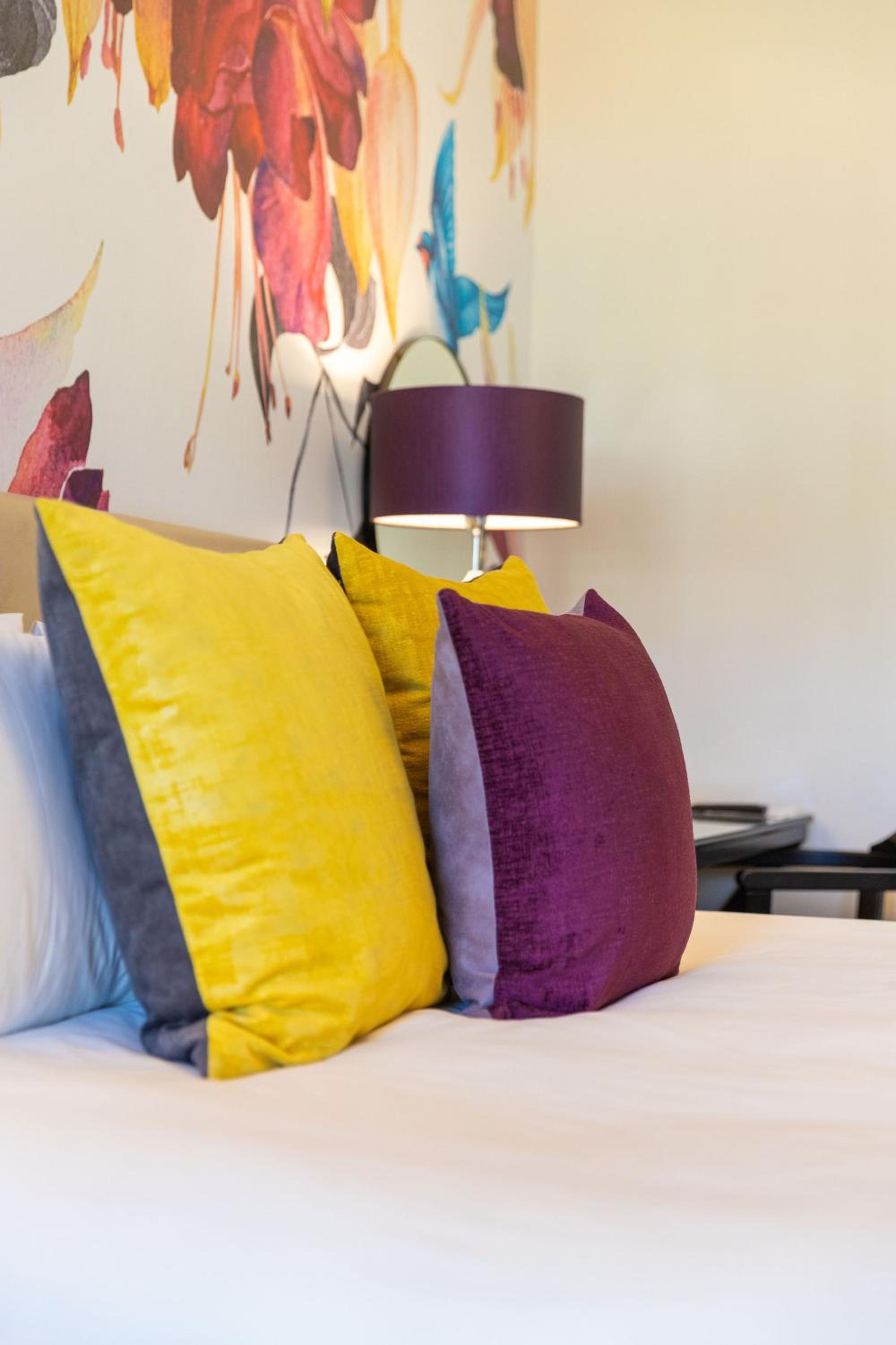 Deluxe Guest Room, 2 Twin - Photo 2