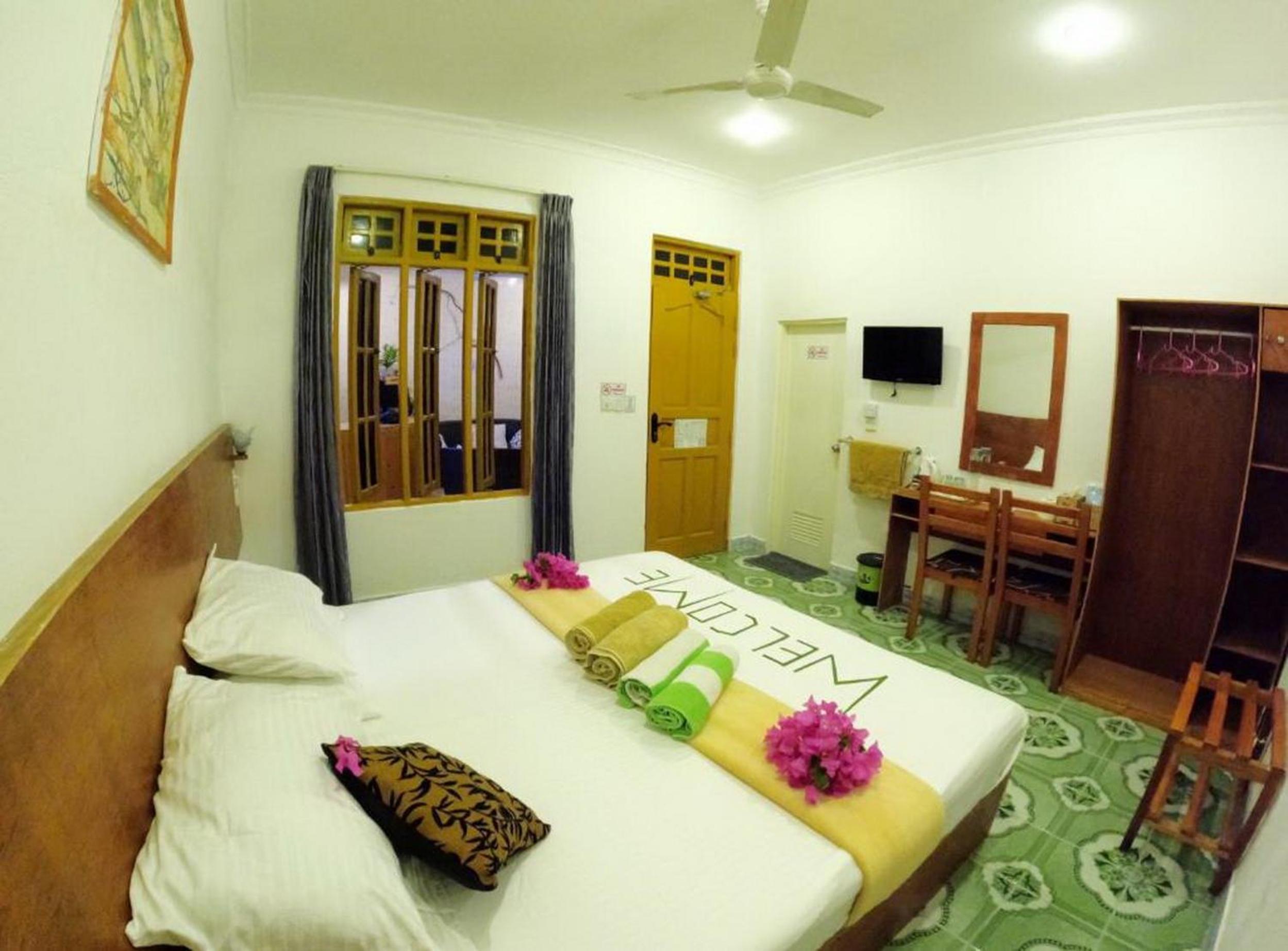 Deluxe Queen Room