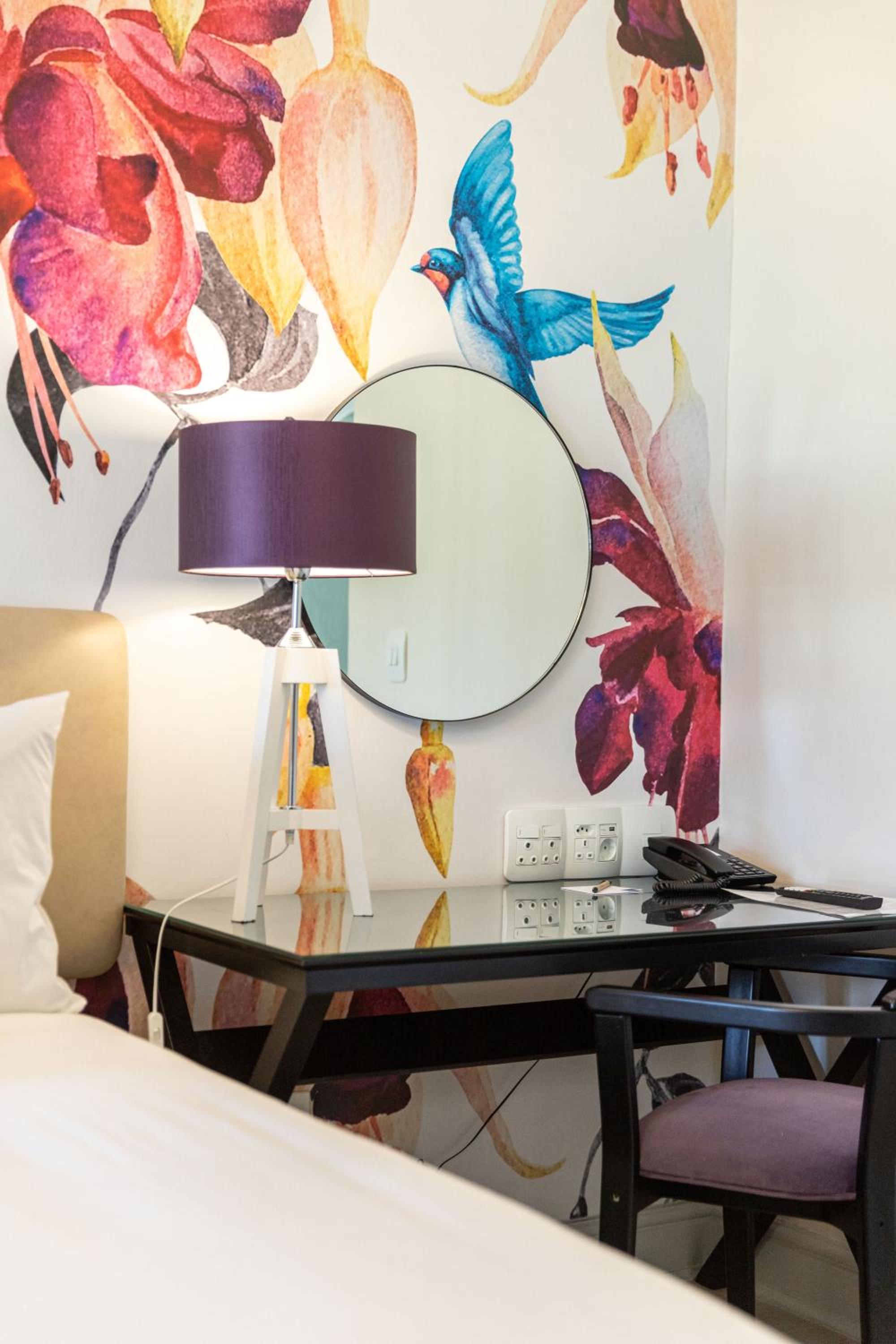 Deluxe Guest Room, 2 Twin - Photo 4