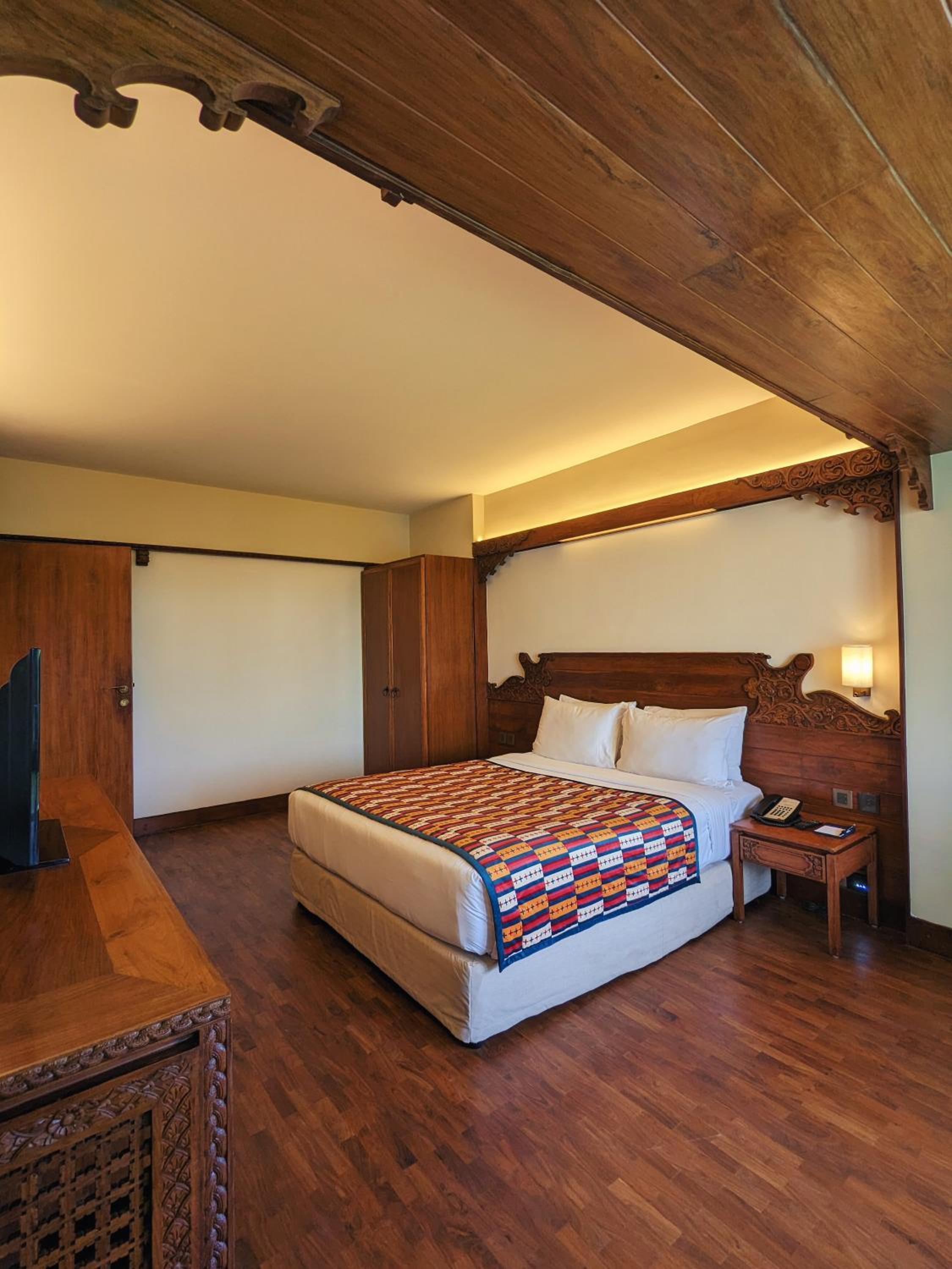 Business Suite - Photo 1
