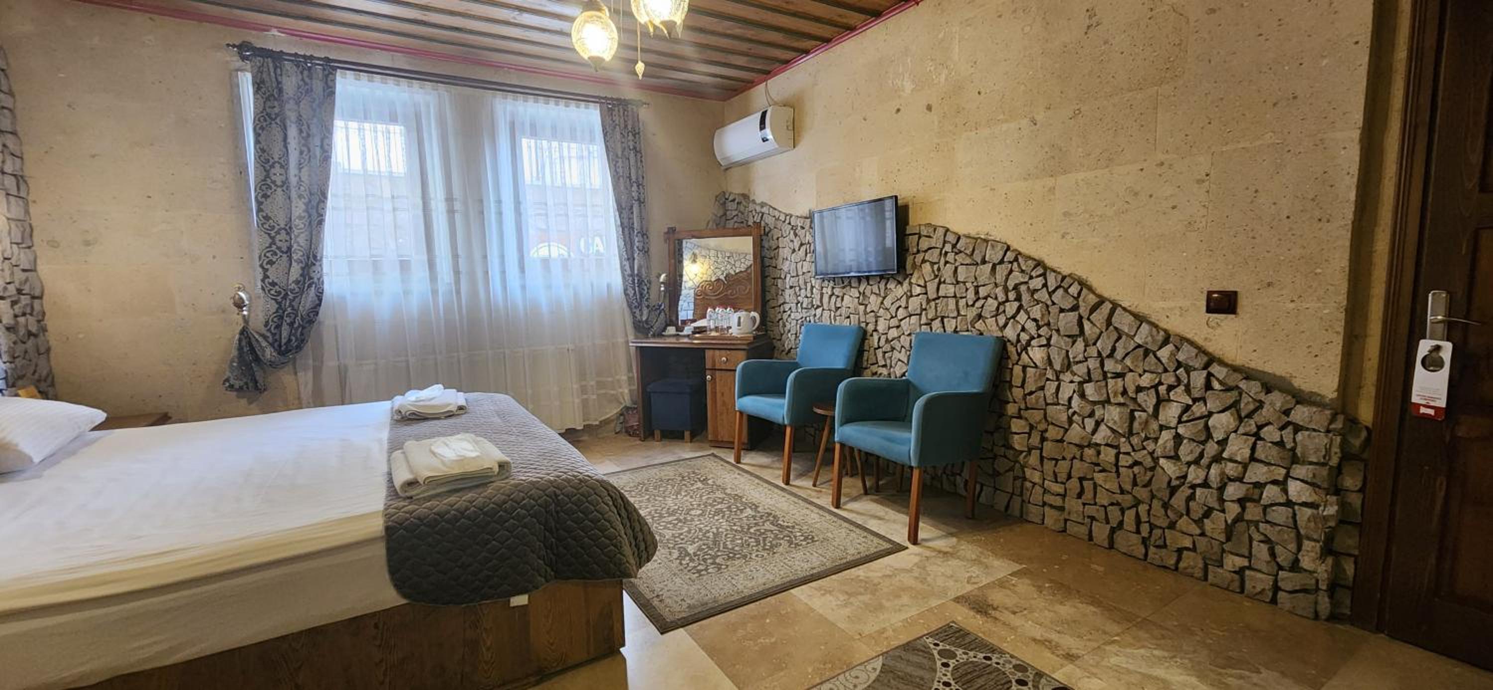 Double Room - Photo 8
