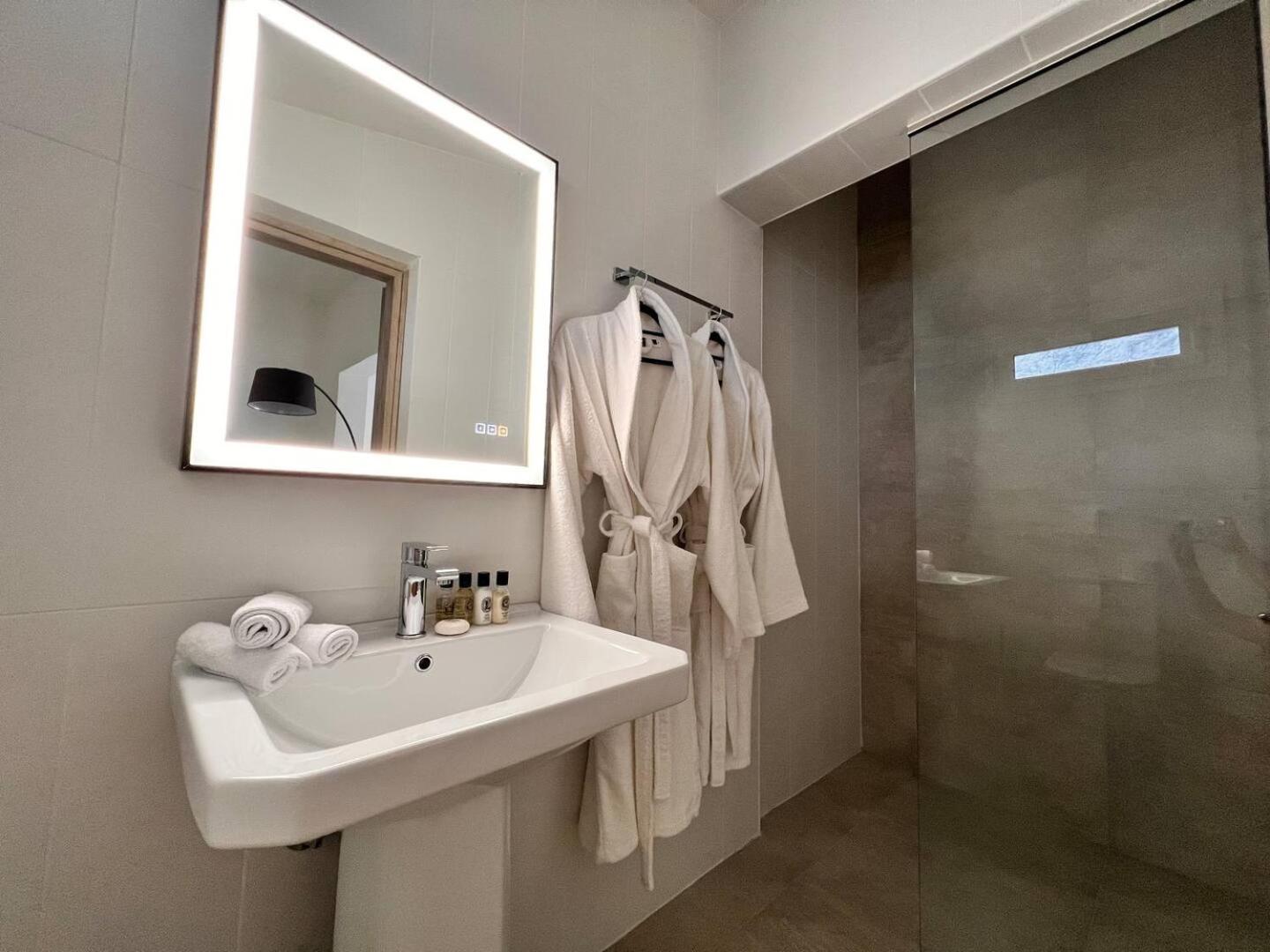 King Suite - Photo 8